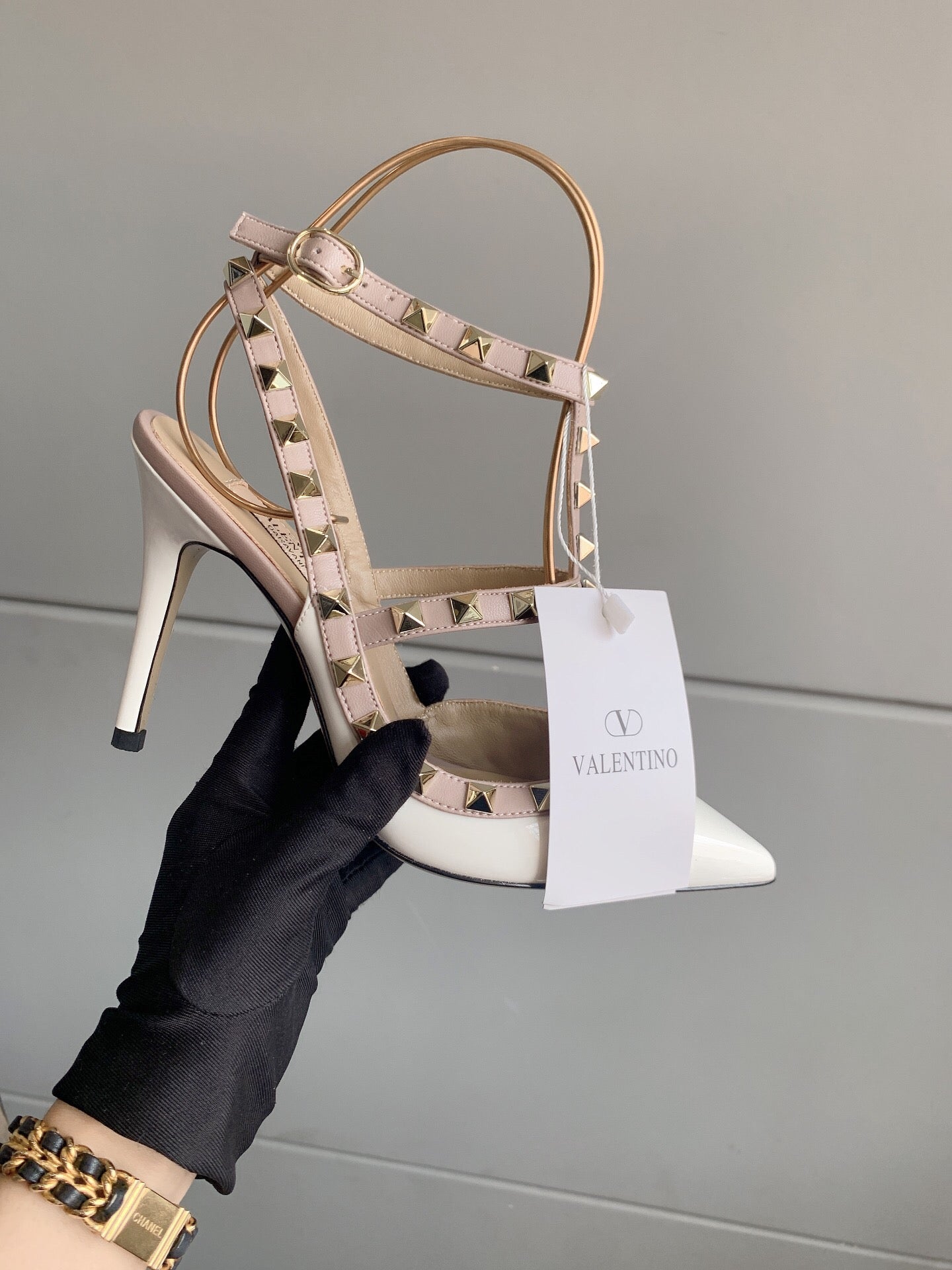 V Classic Rivet Shoes