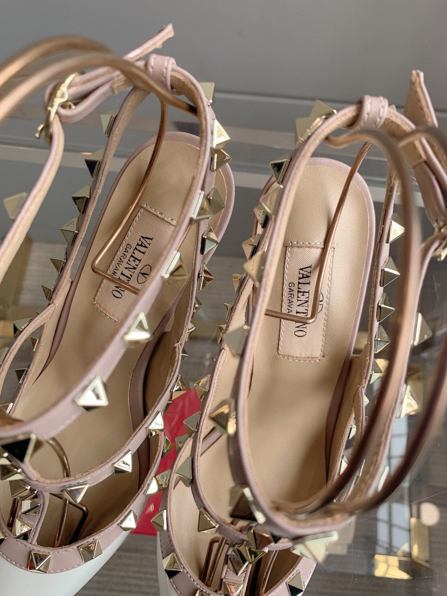 V Classic Rivet Shoes