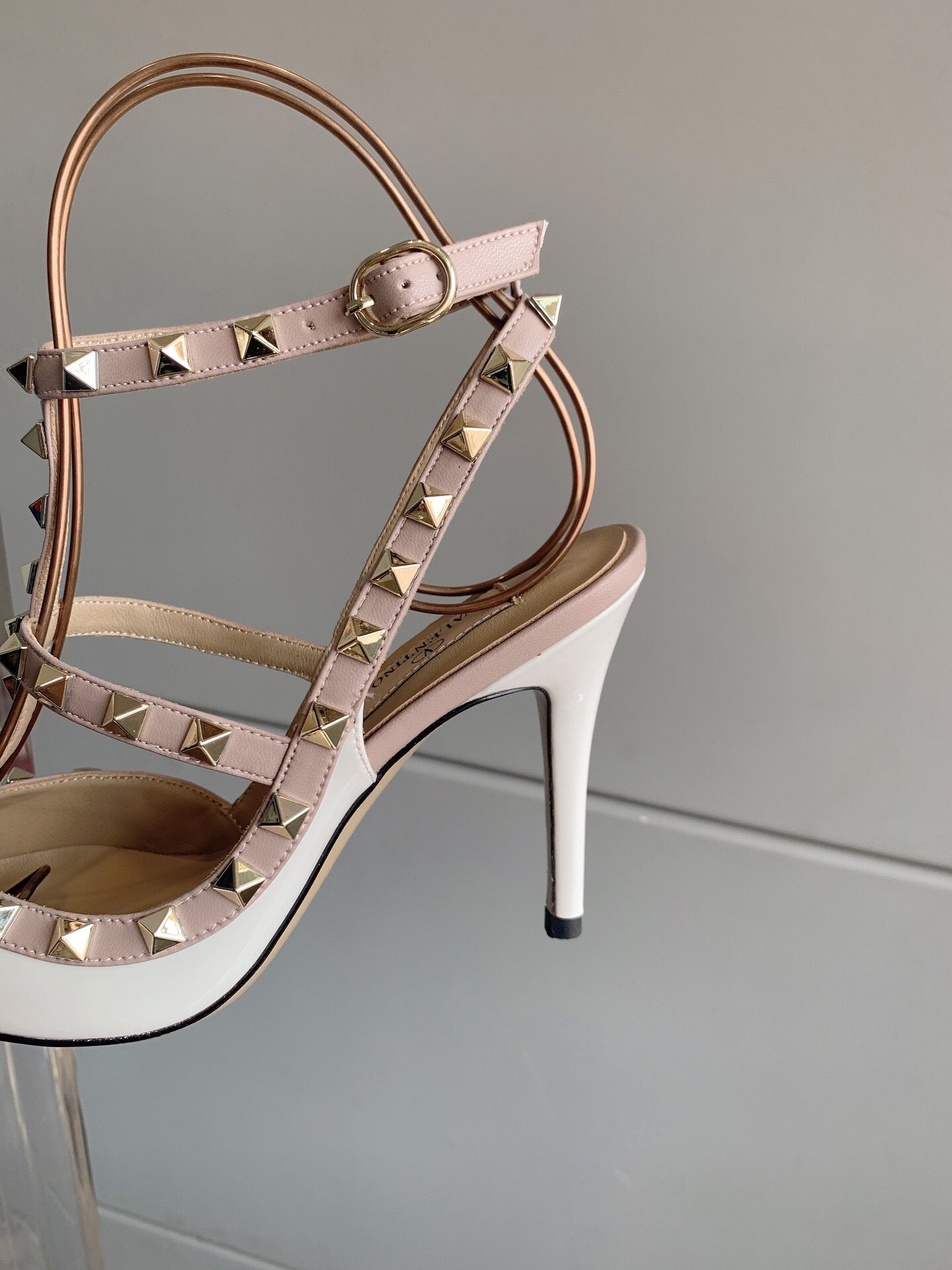V Classic Rivet Shoes