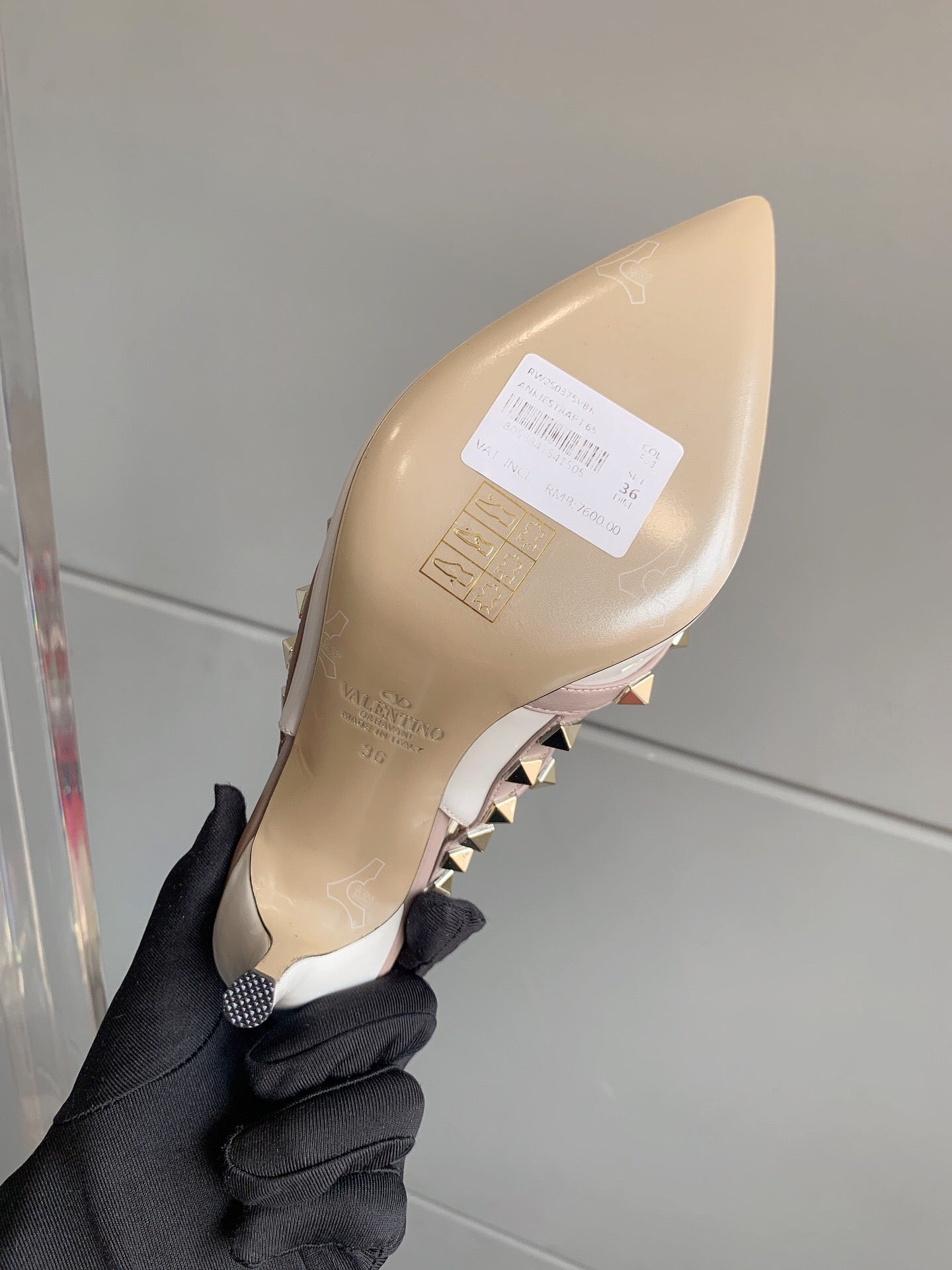 V Classic Rivet Shoes