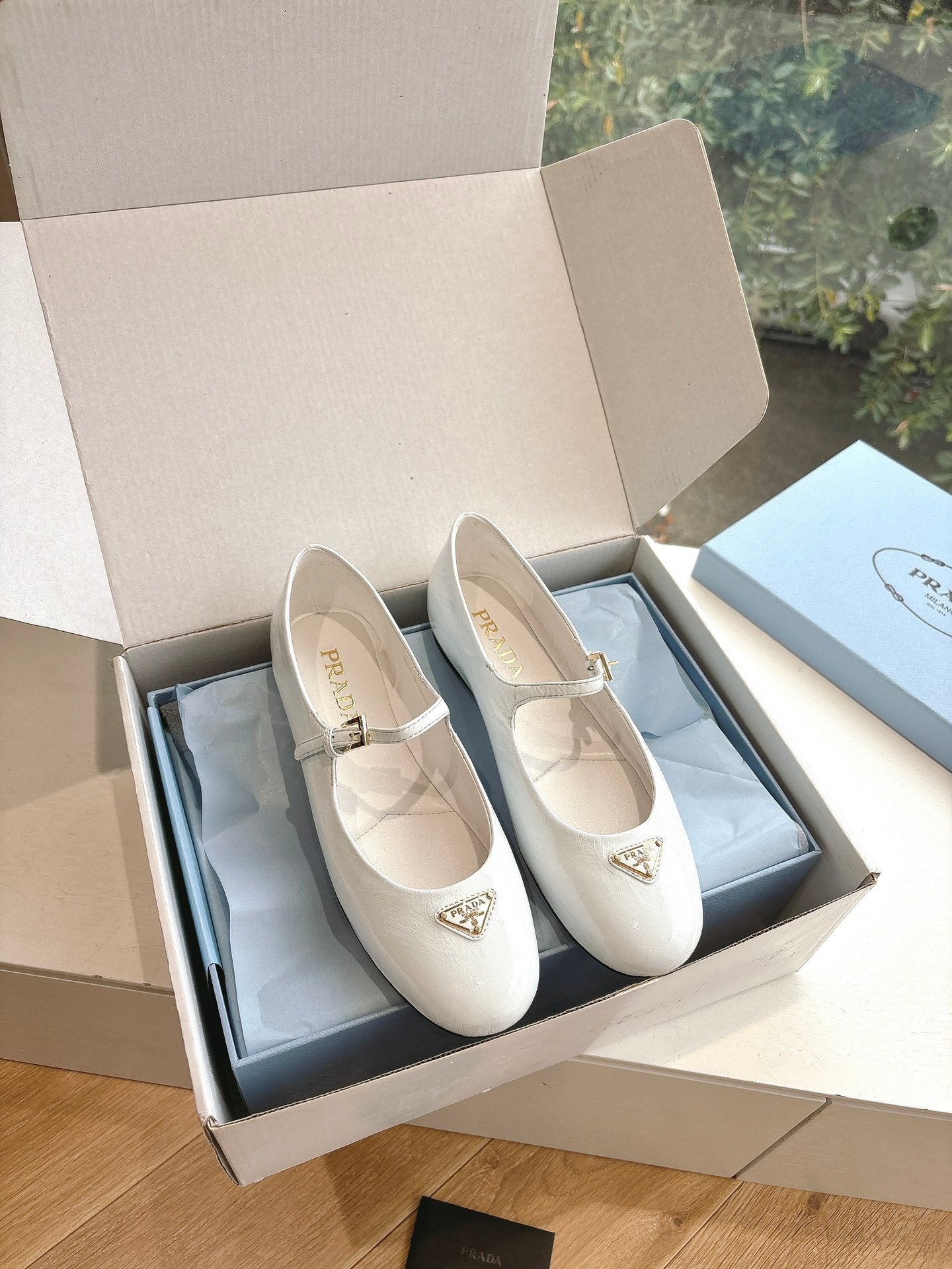 P 25 Round Toe Mary Jane Flats
