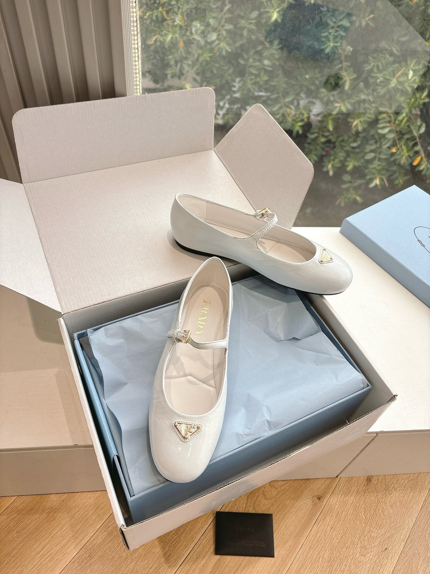 P 25 Round Toe Mary Jane Flats
