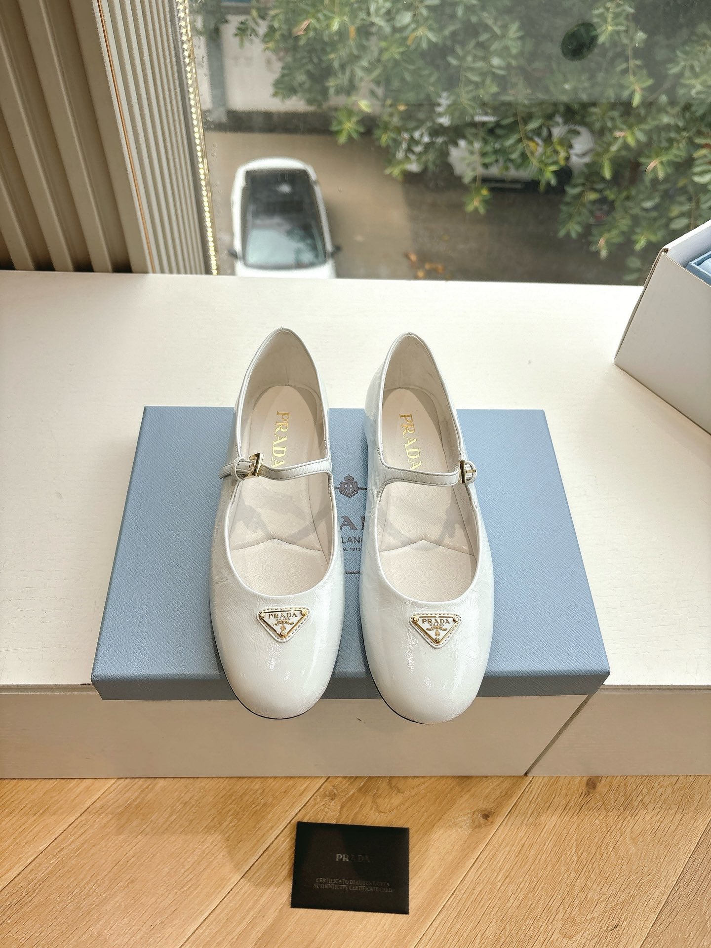 P 25 Round Toe Mary Jane Flats