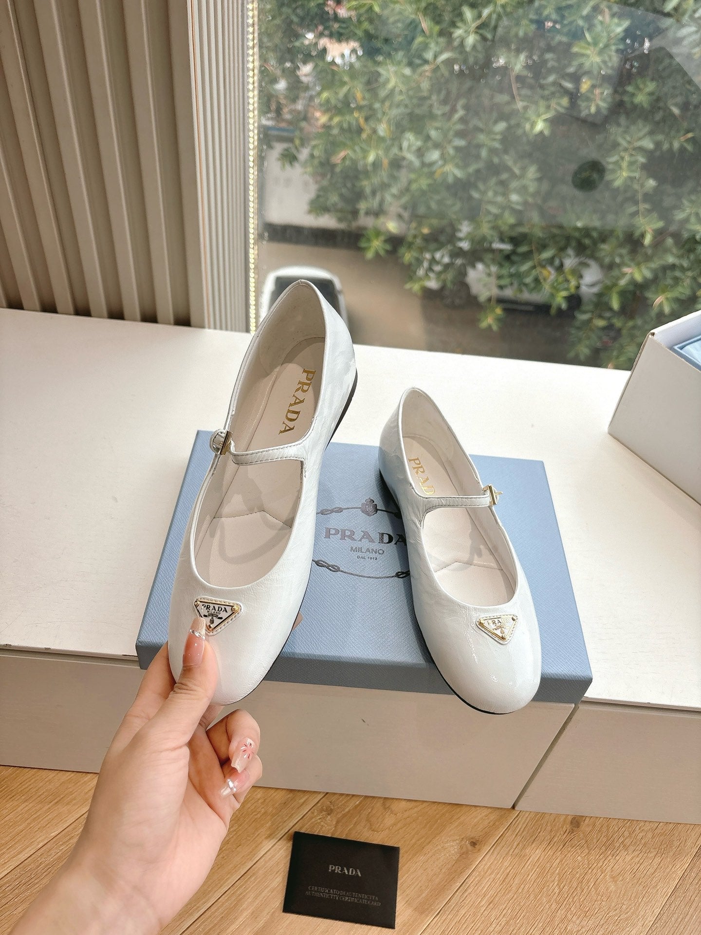 P 25 Round Toe Mary Jane Flats