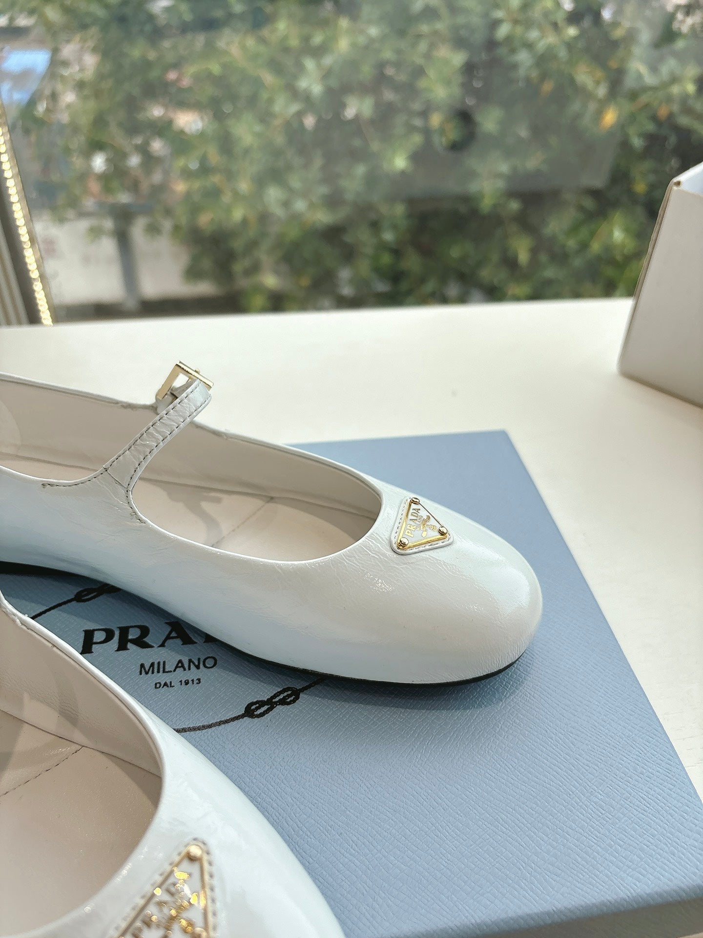 P 25 Round Toe Mary Jane Flats