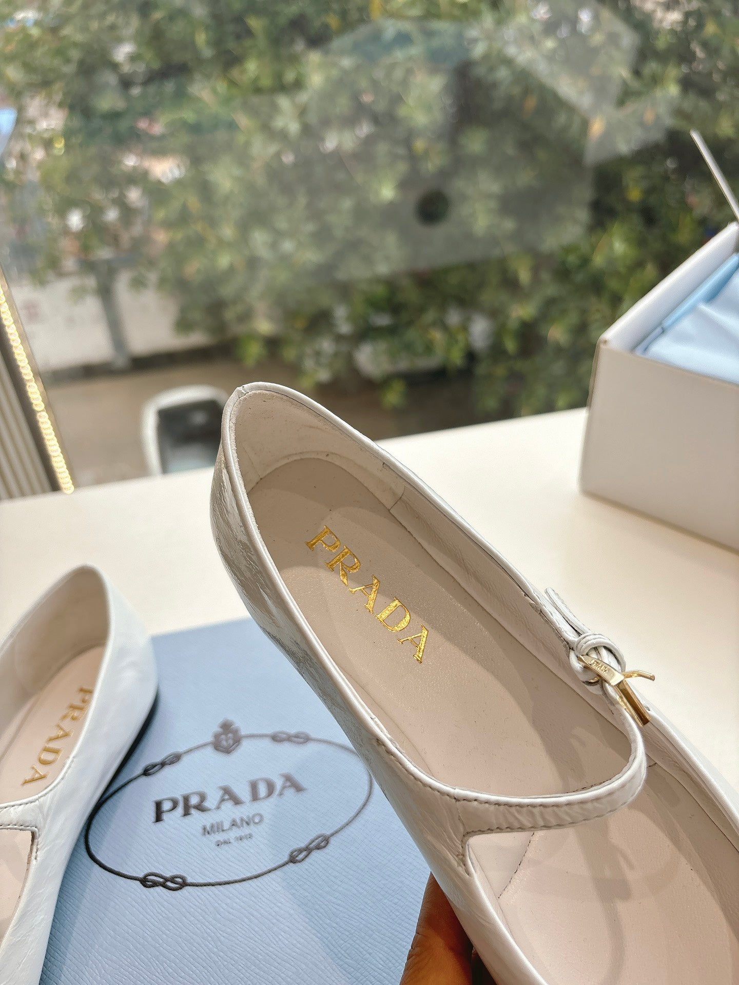 P 25 Round Toe Mary Jane Flats