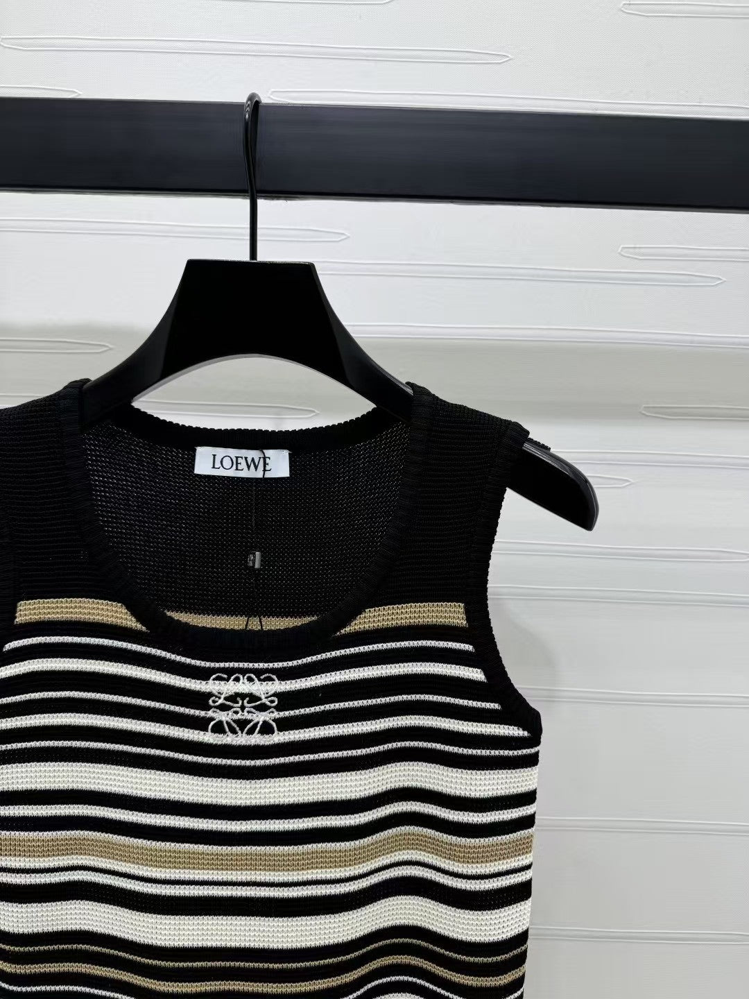 25 Spring/Summer U-neck striped knitted vest