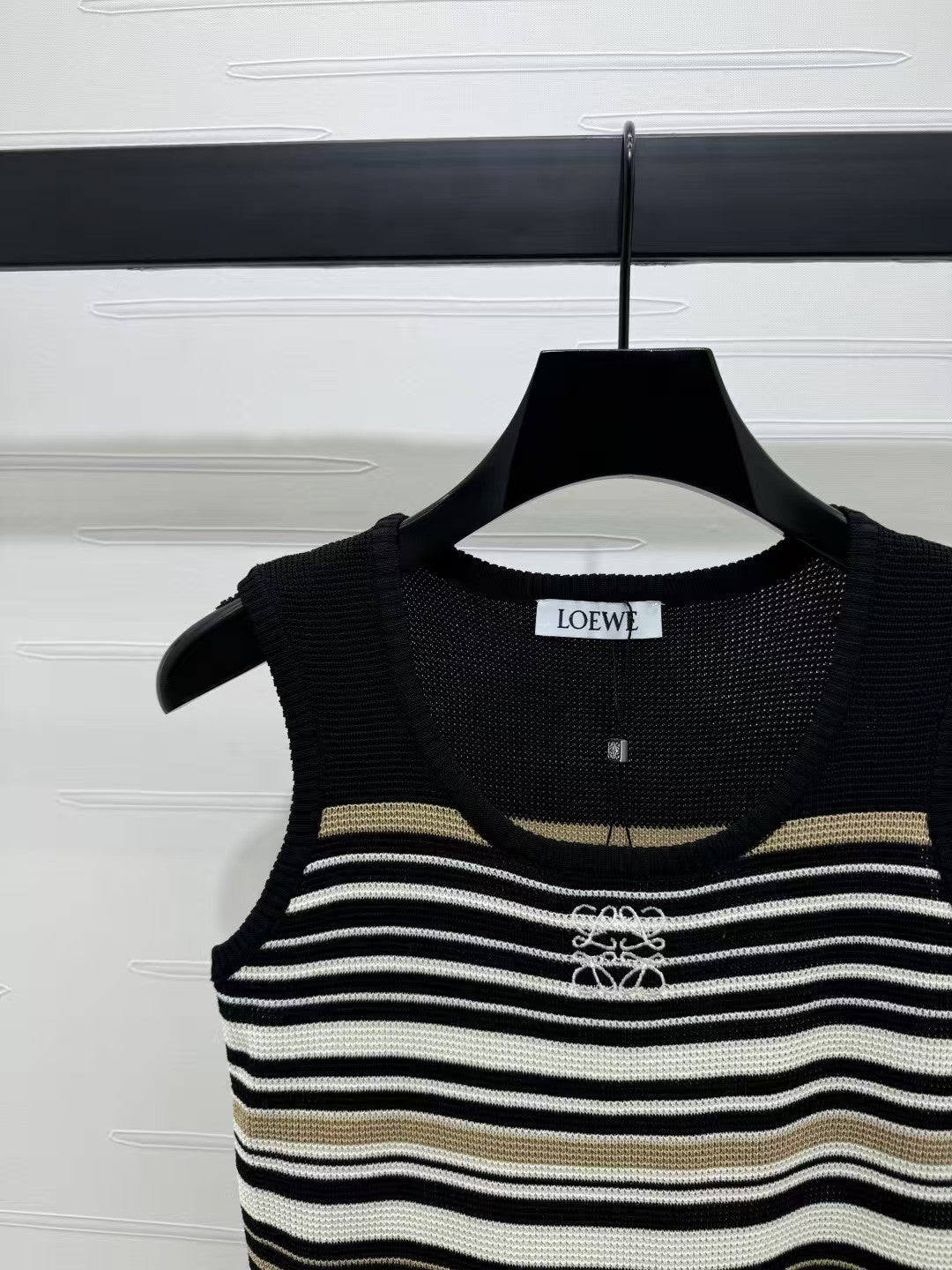 25 Spring/Summer U-neck striped knitted vest