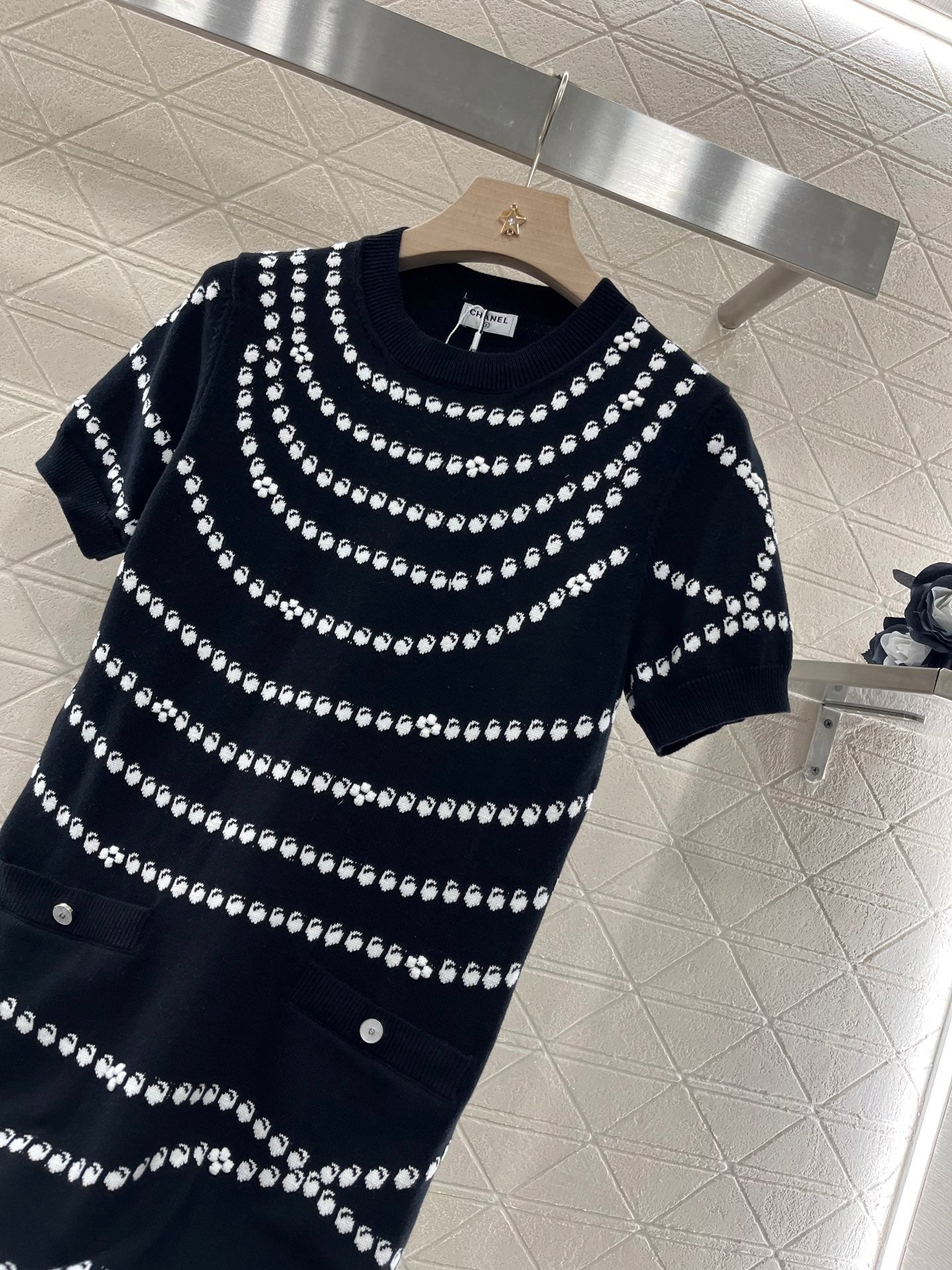 25ss Jacquard knit dress with pendant