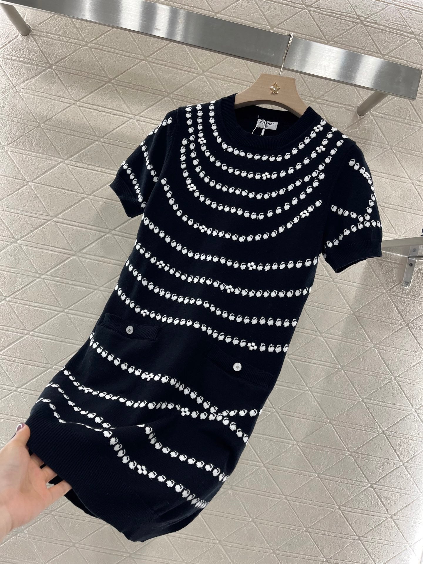 25ss Jacquard knit dress with pendant