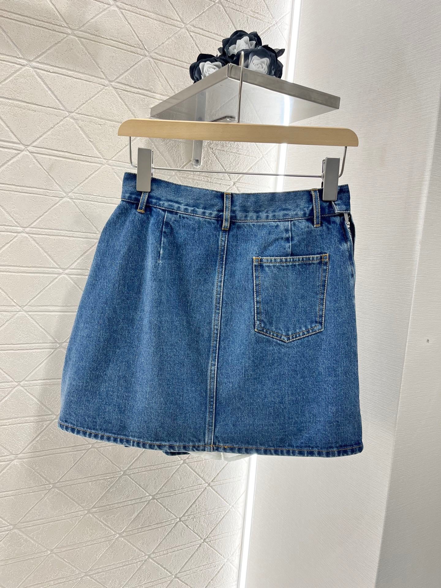 25ss leather label pleated fashionable denim skirt