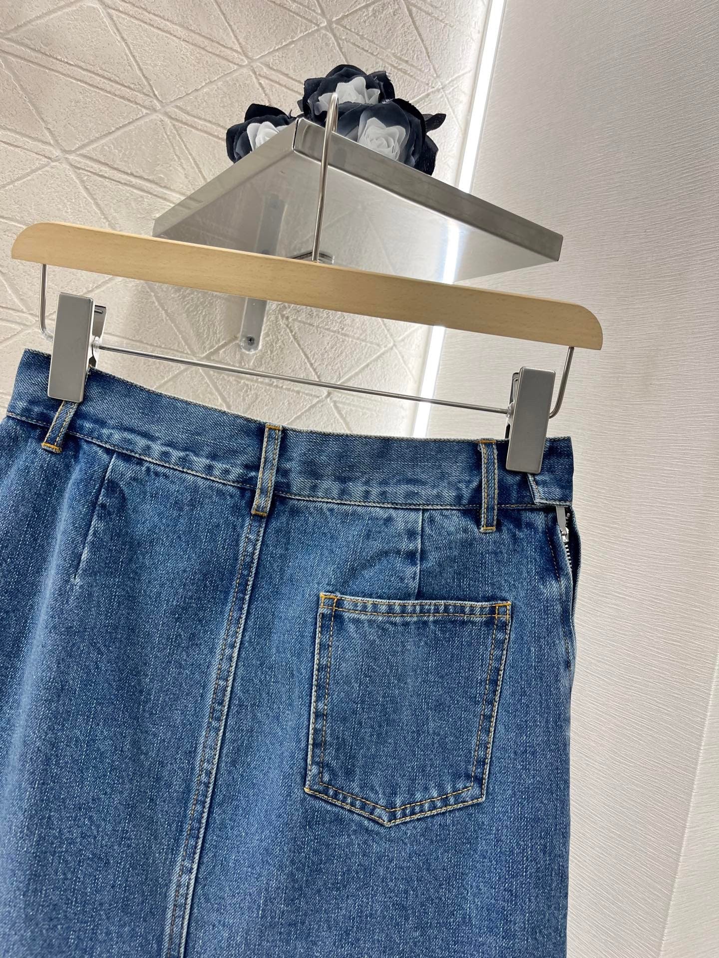 25ss leather label pleated fashionable denim skirt