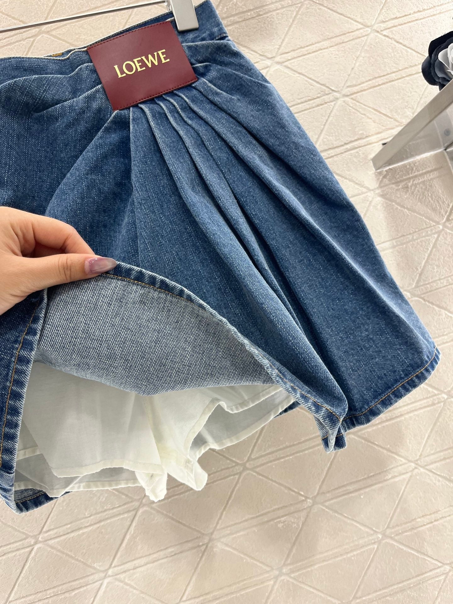 25ss leather label pleated fashionable denim skirt
