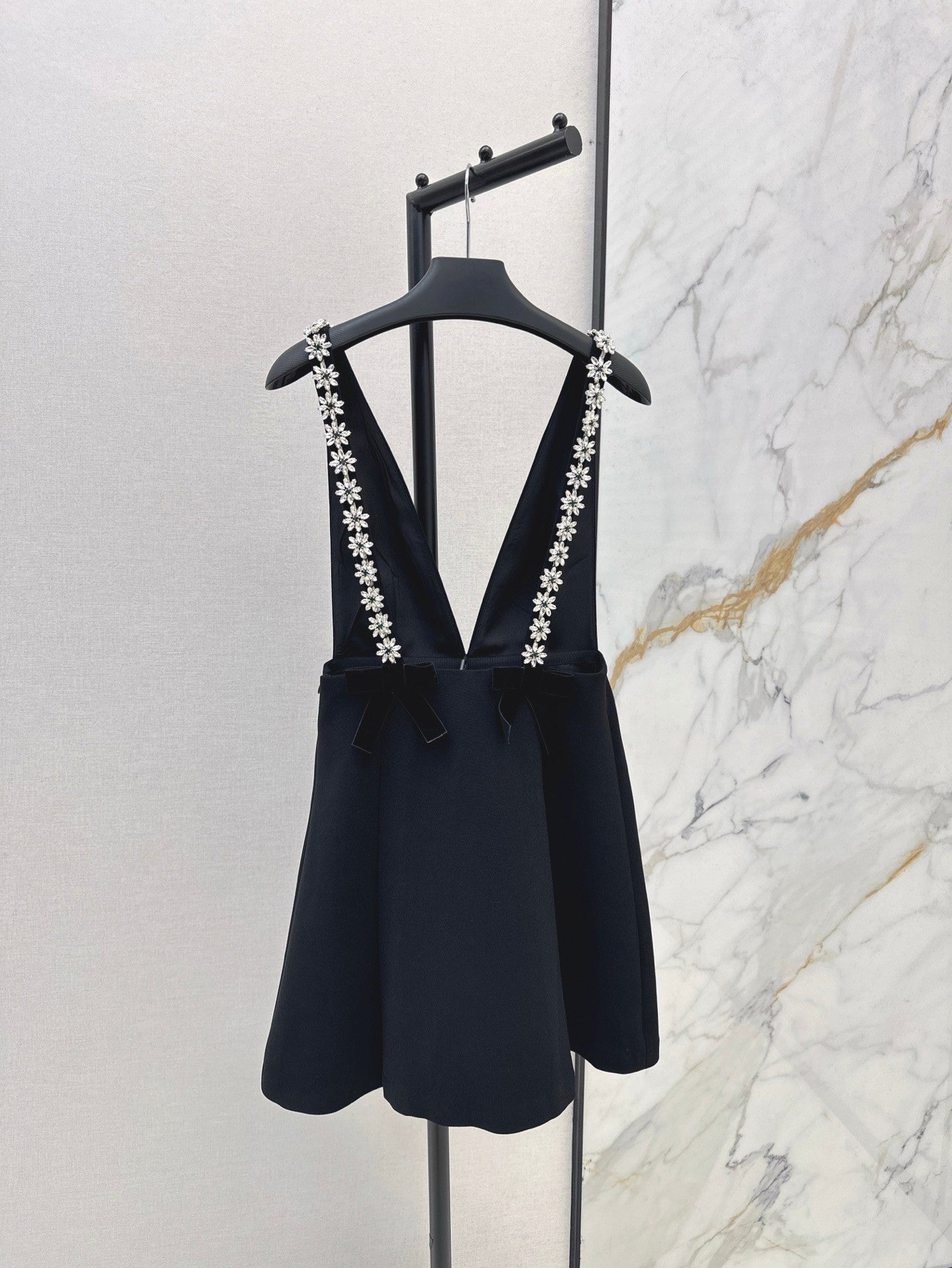 25ss Deep V Diamond Flower Sling Dress