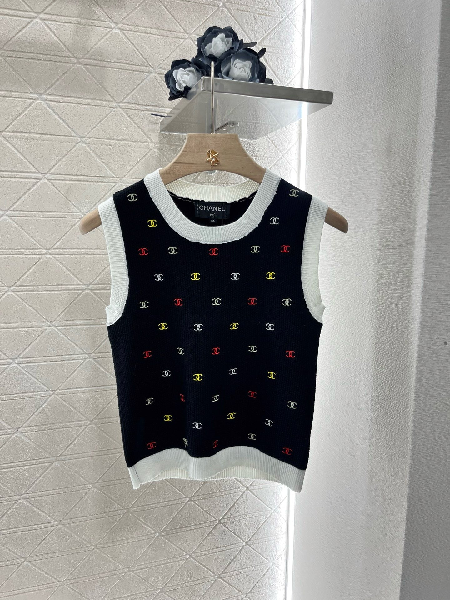 25SS 2025SS New Embroidered Knitted Vest Wool Material