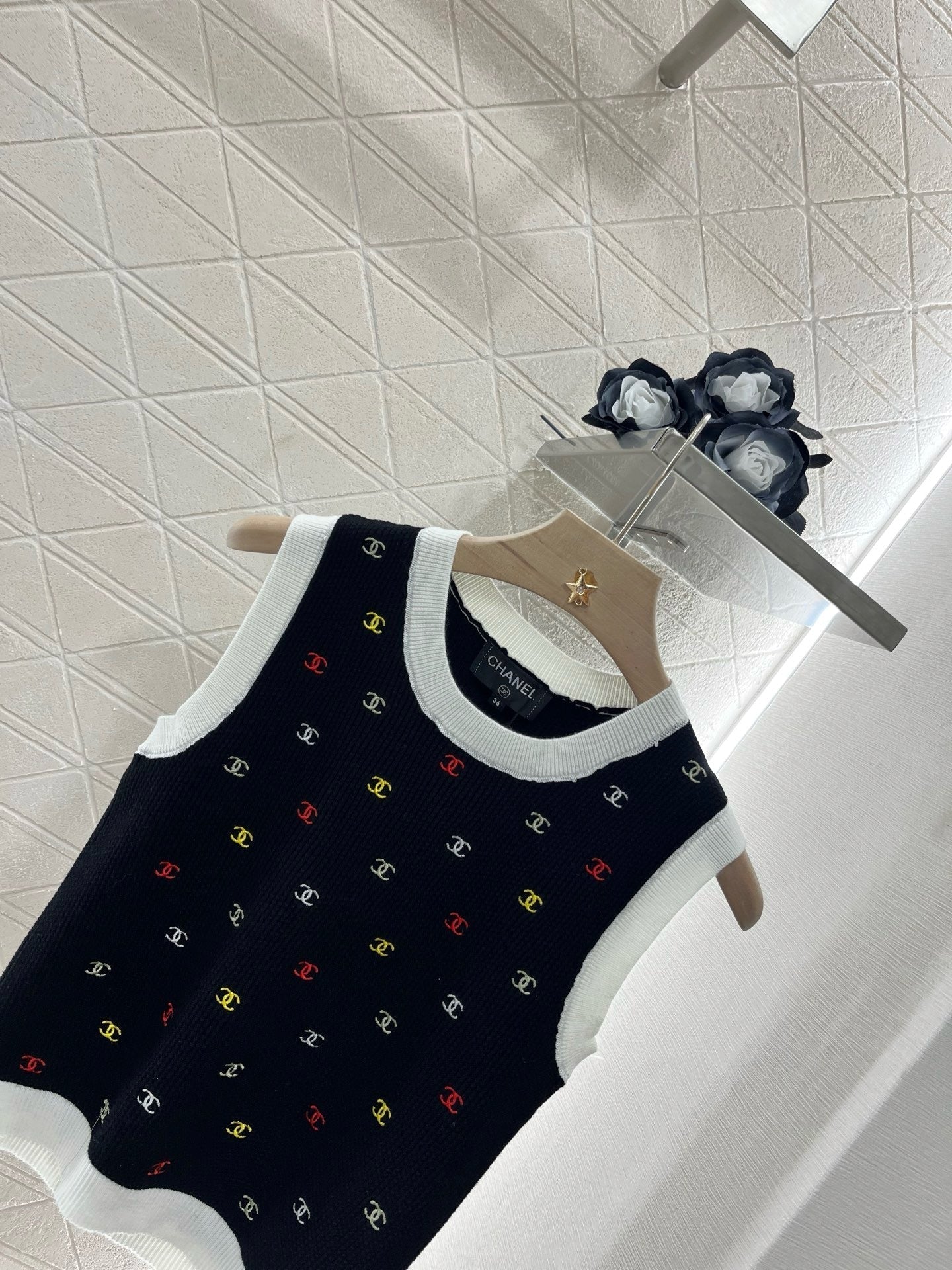 25SS 2025SS New Embroidered Knitted Vest Wool Material