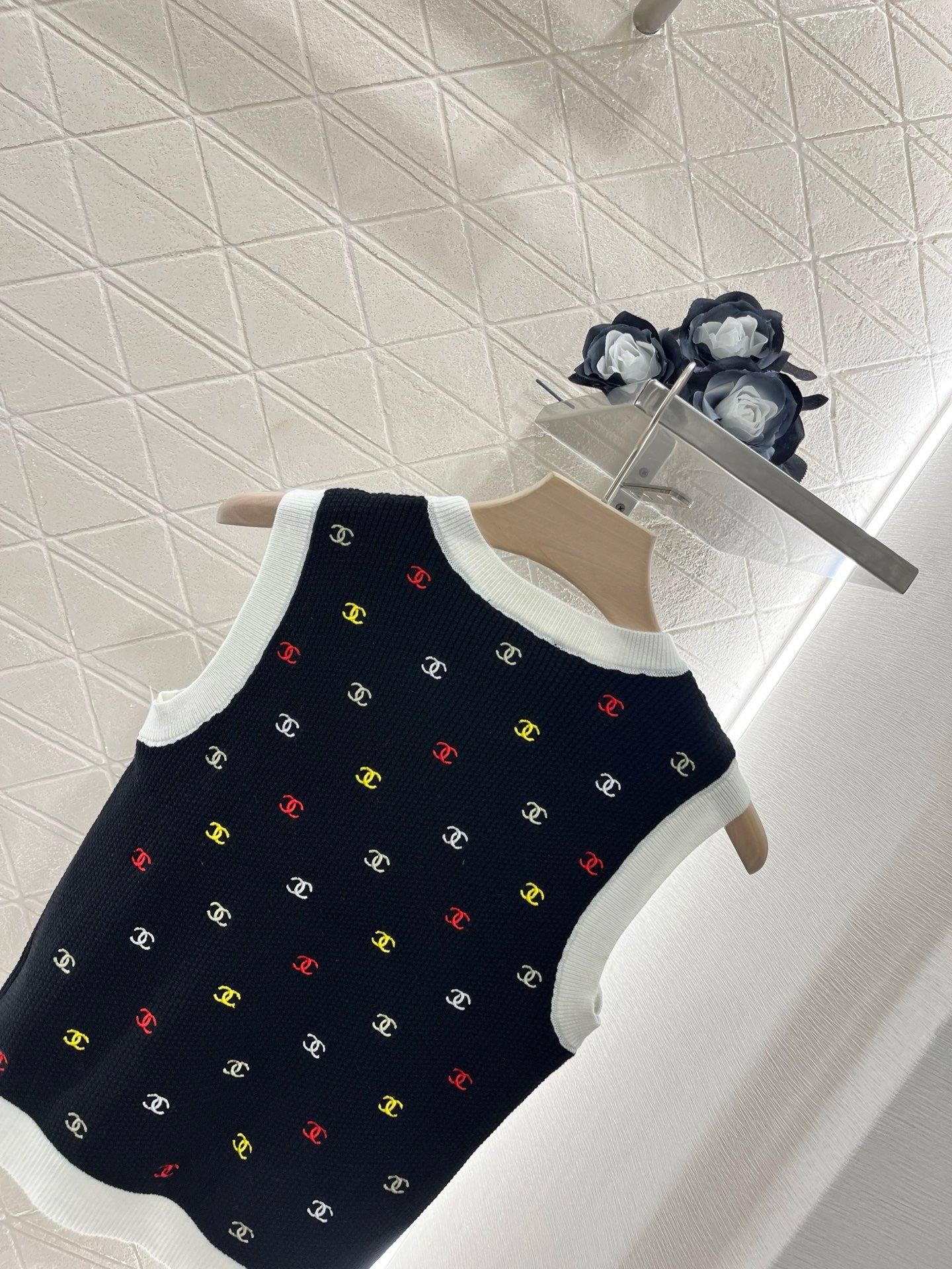 25SS 2025SS New Embroidered Knitted Vest Wool Material