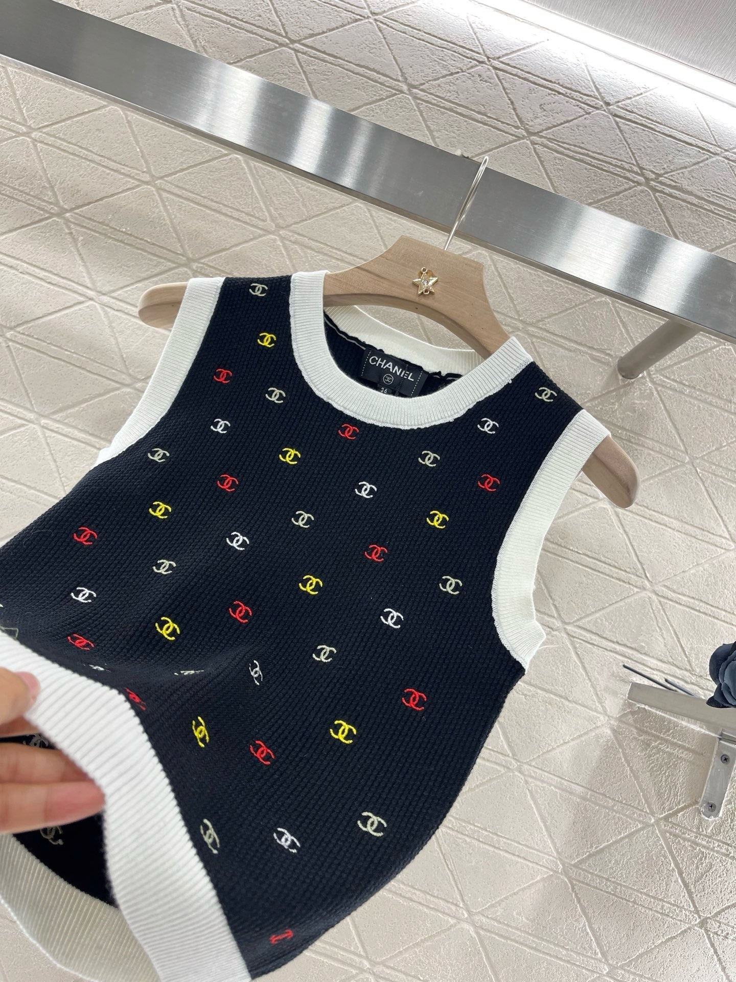 25SS 2025SS New Embroidered Knitted Vest Wool Material