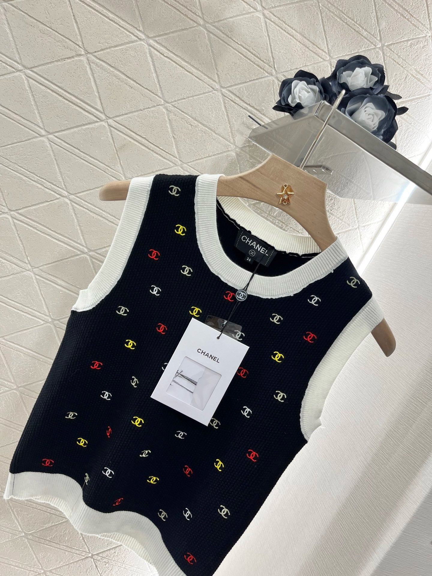 25SS 2025SS New Embroidered Knitted Vest Wool Material