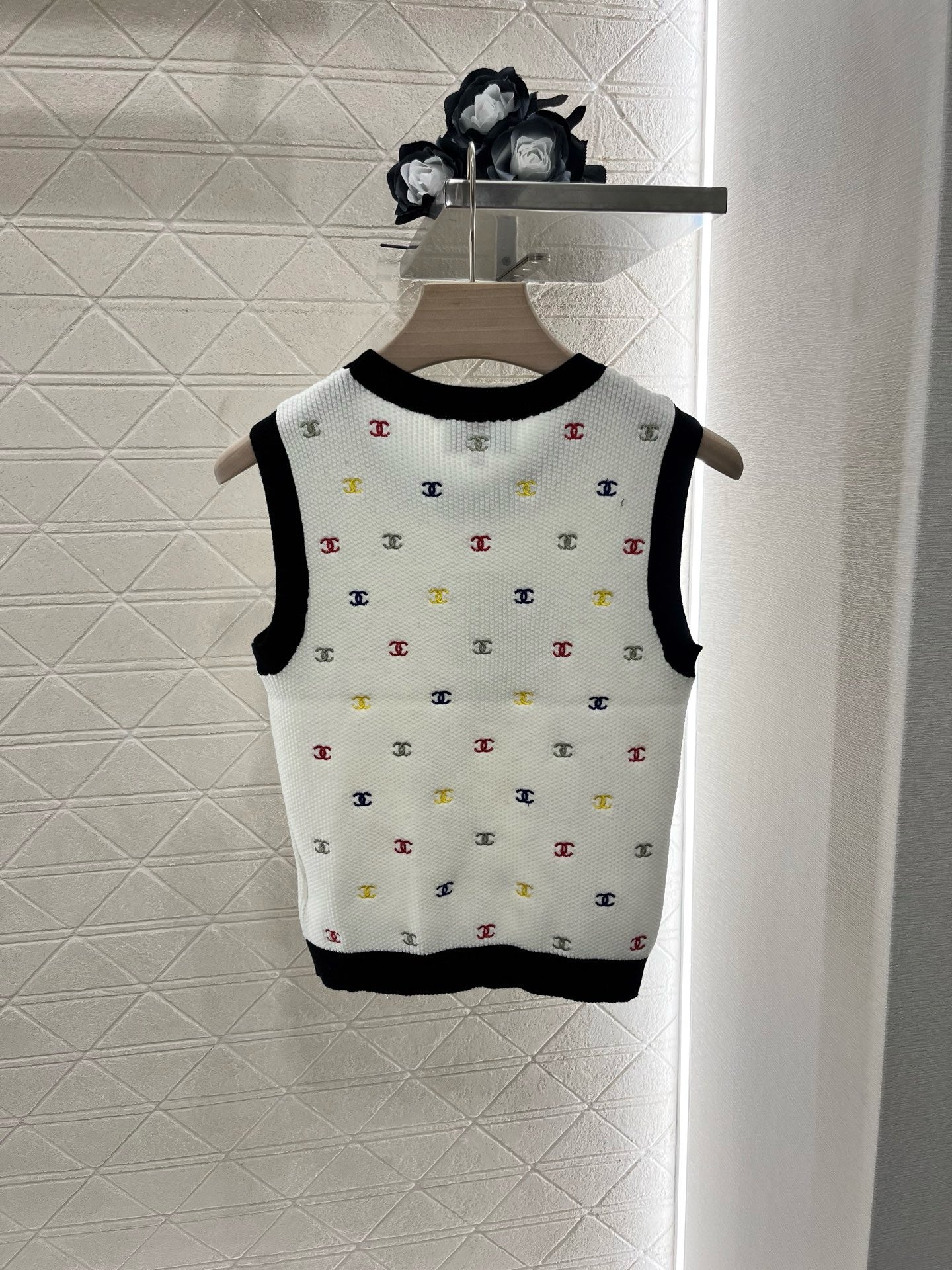 25SS 2025SS New Embroidered Knitted Vest Wool Material