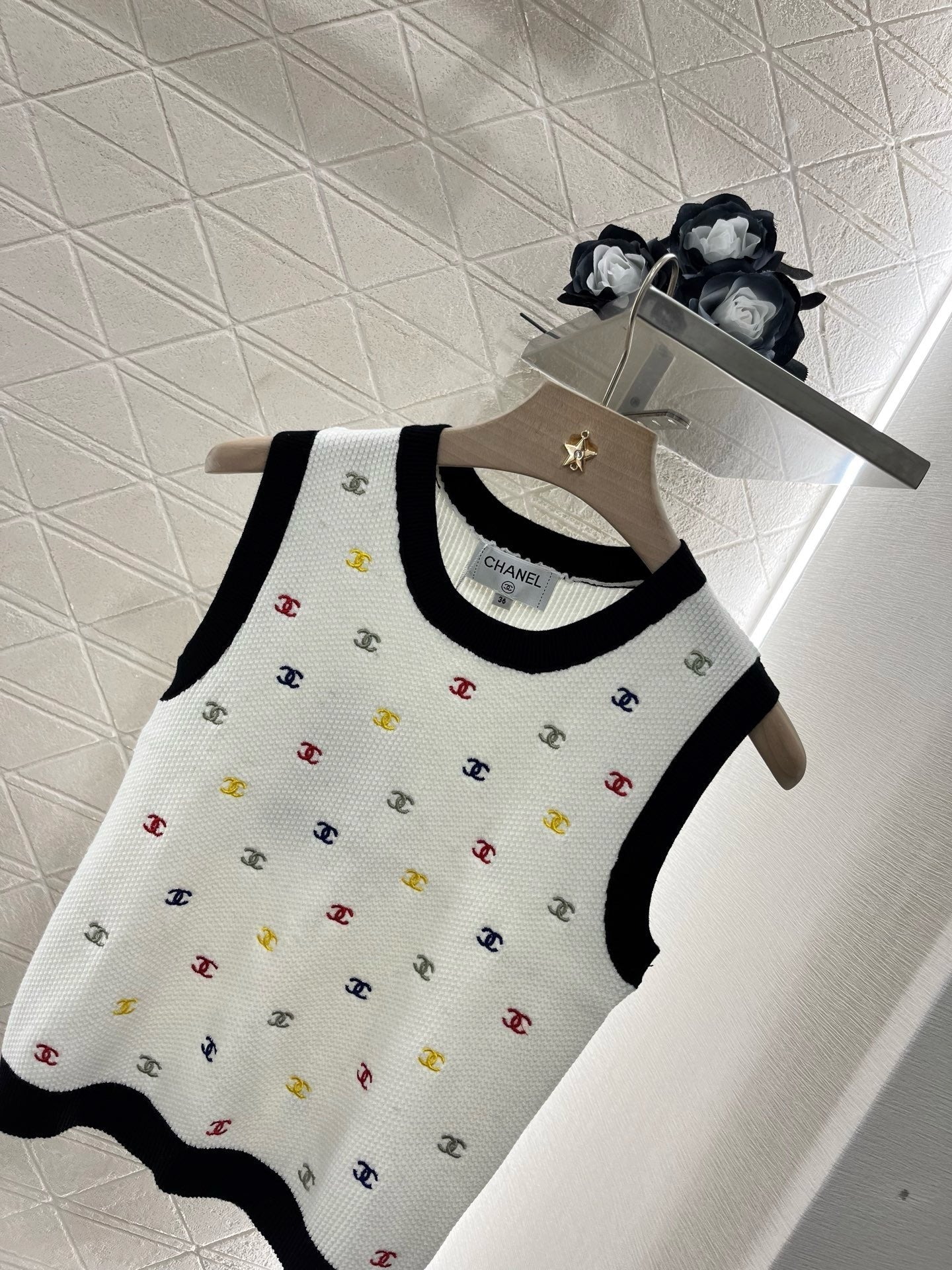 25SS 2025SS New Embroidered Knitted Vest Wool Material