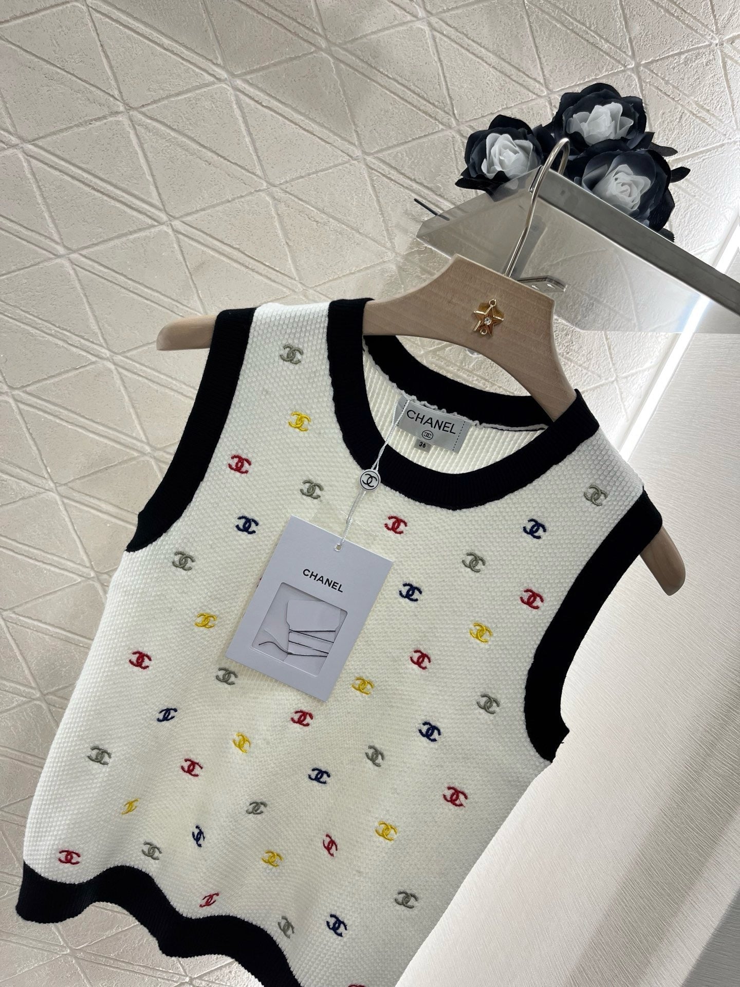 25SS 2025SS New Embroidered Knitted Vest Wool Material