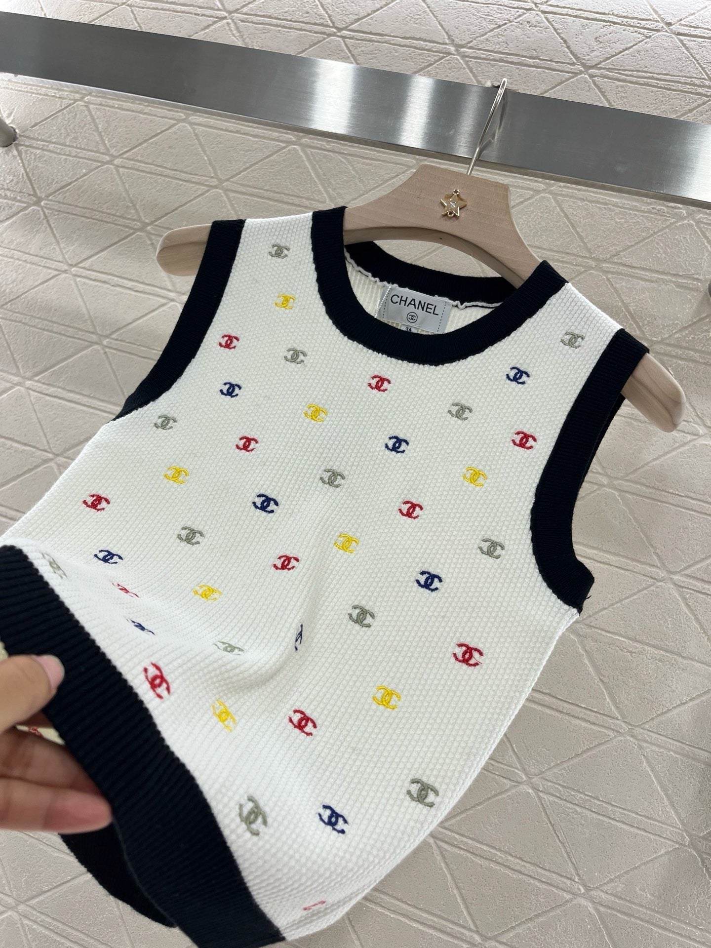 25SS 2025SS New Embroidered Knitted Vest Wool Material