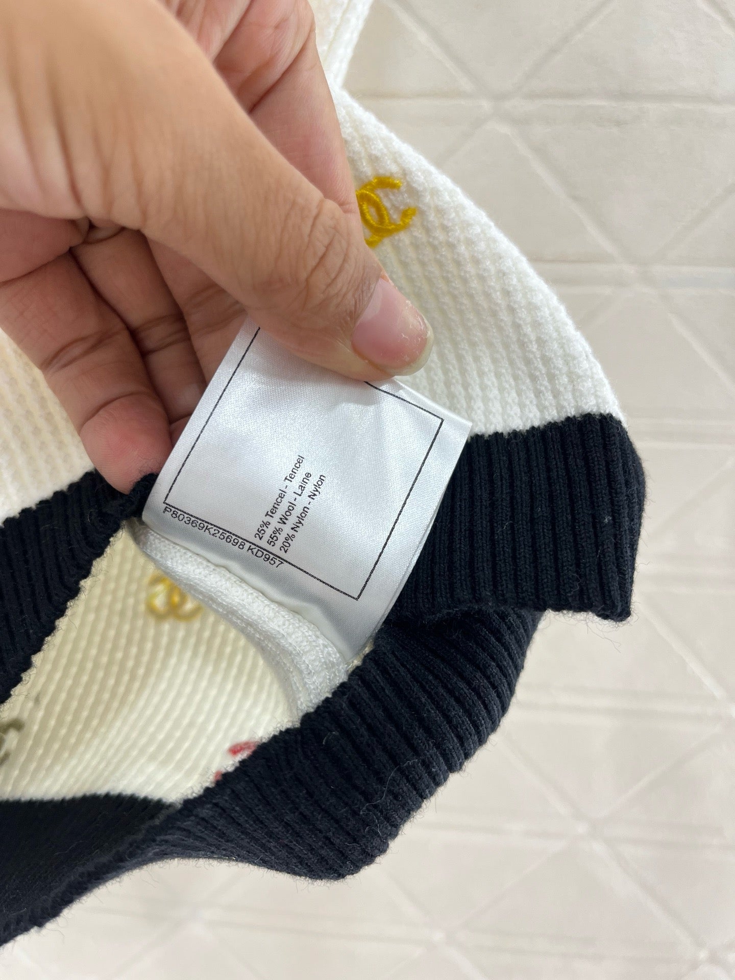 25SS 2025SS New Embroidered Knitted Vest Wool Material