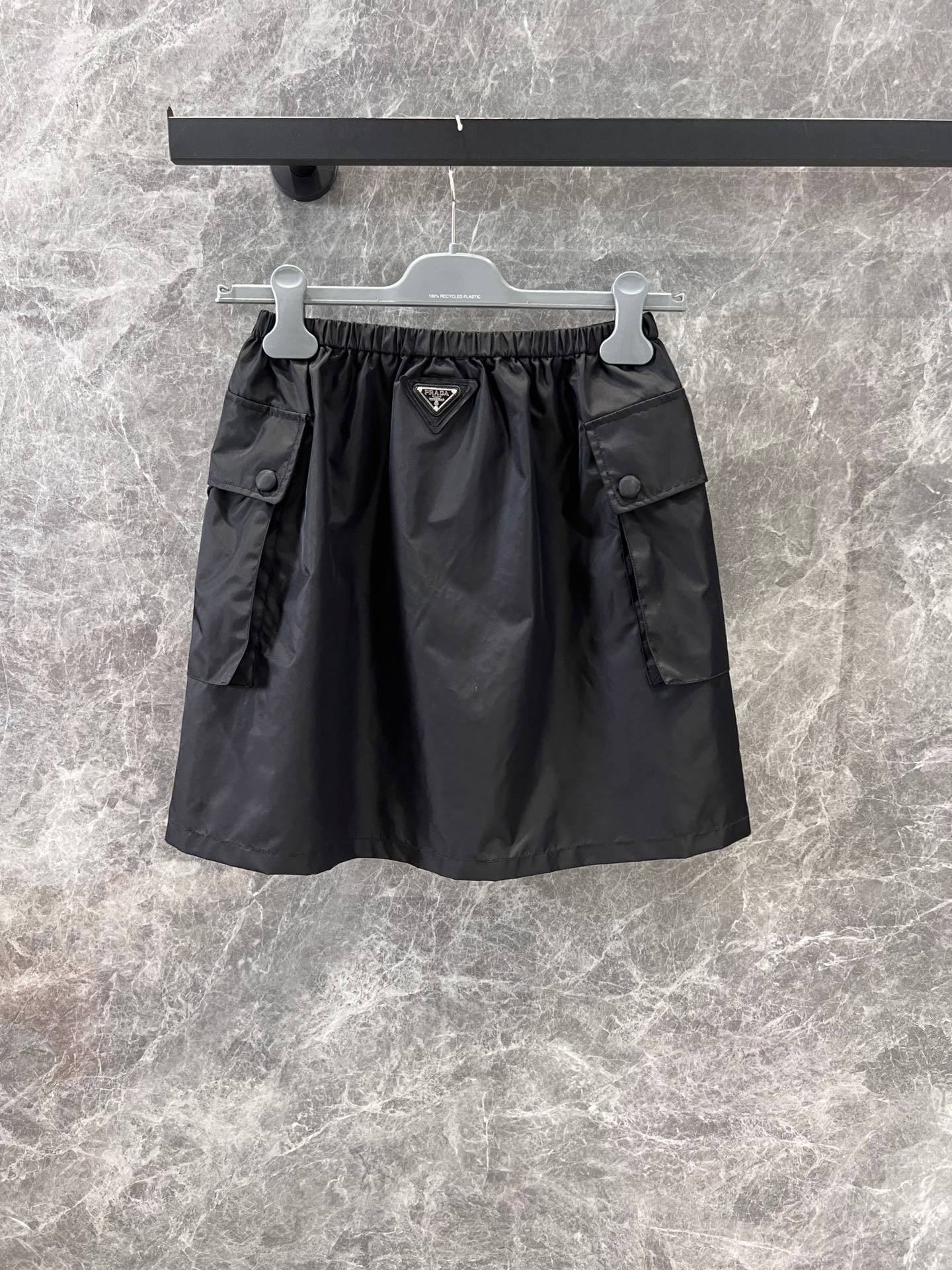 P 25 Elastic Waist Pocket Half Skirt
