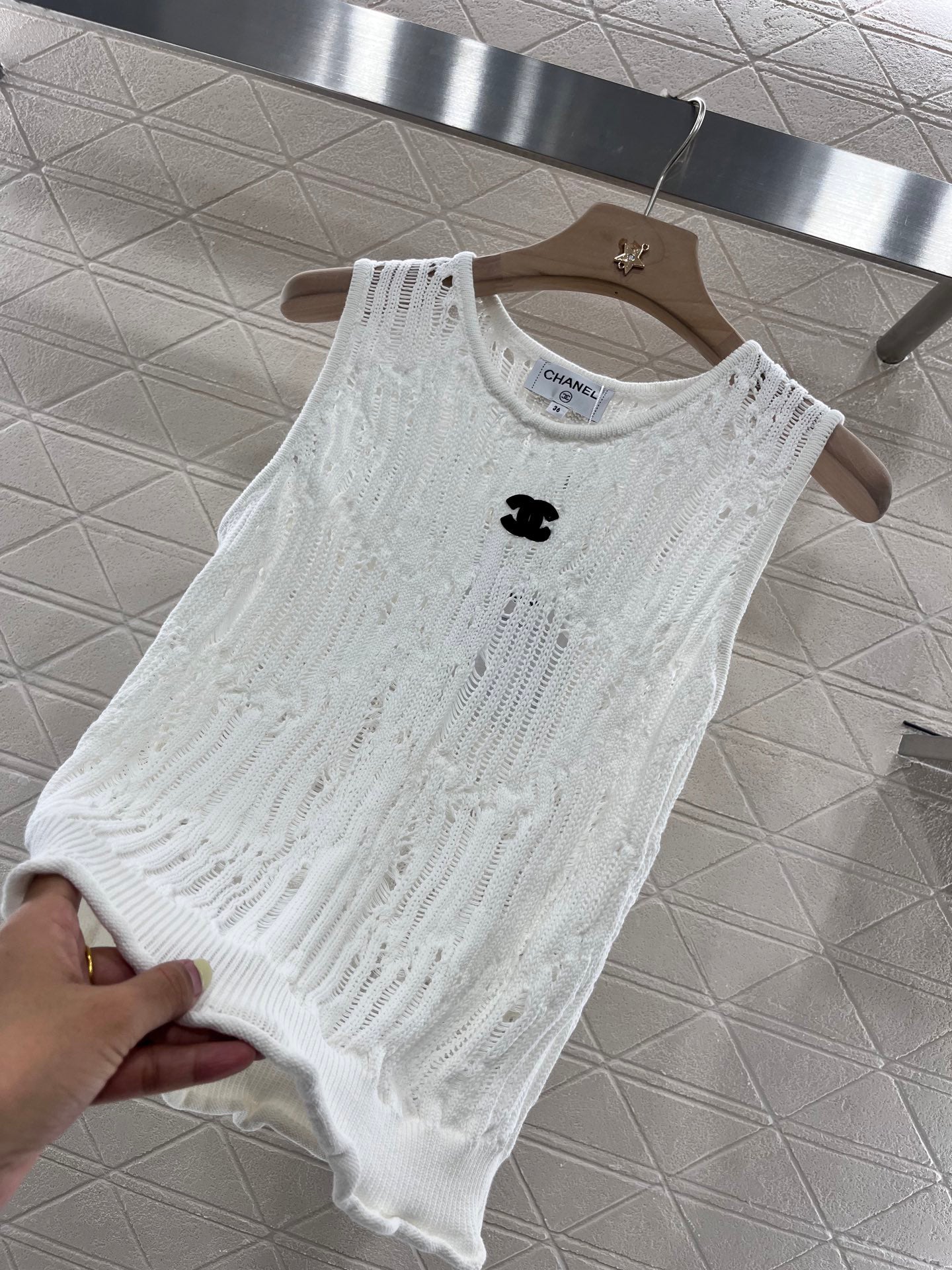 25 Hollow Lace Knitted Vest