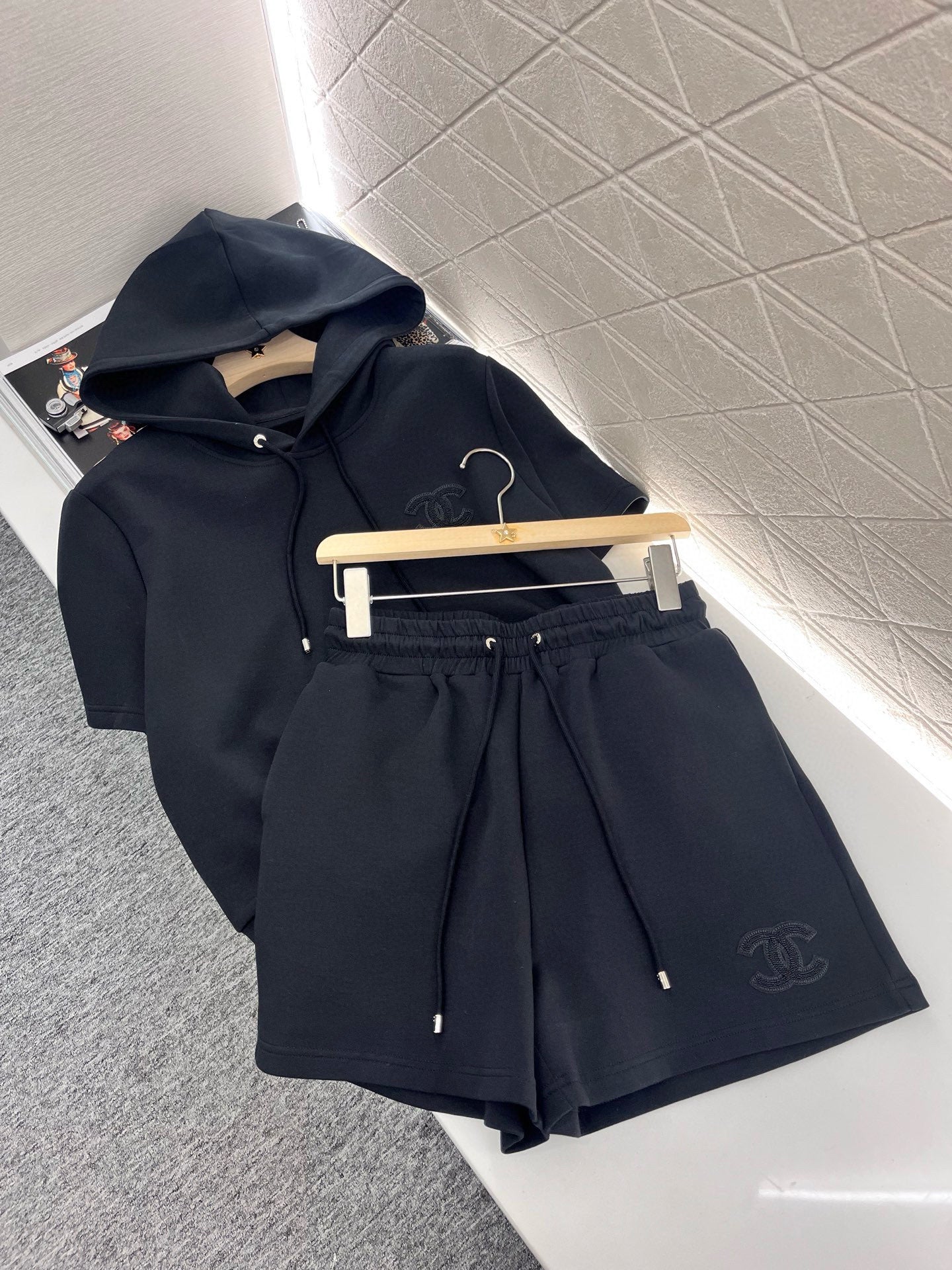 25 Hooded Letter Set