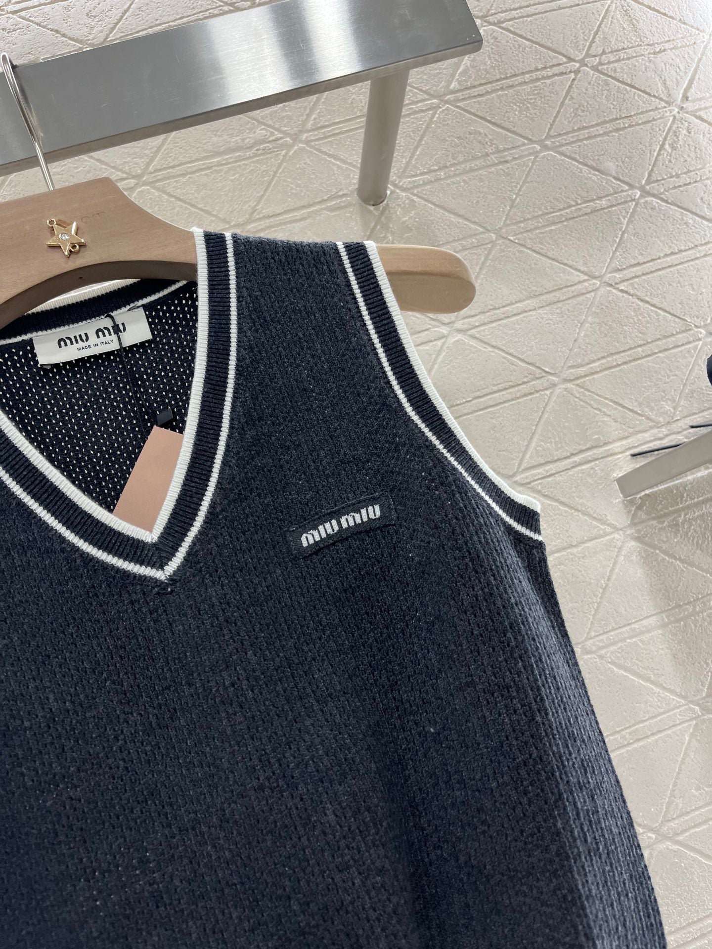 25ss Striped collar knitted vest