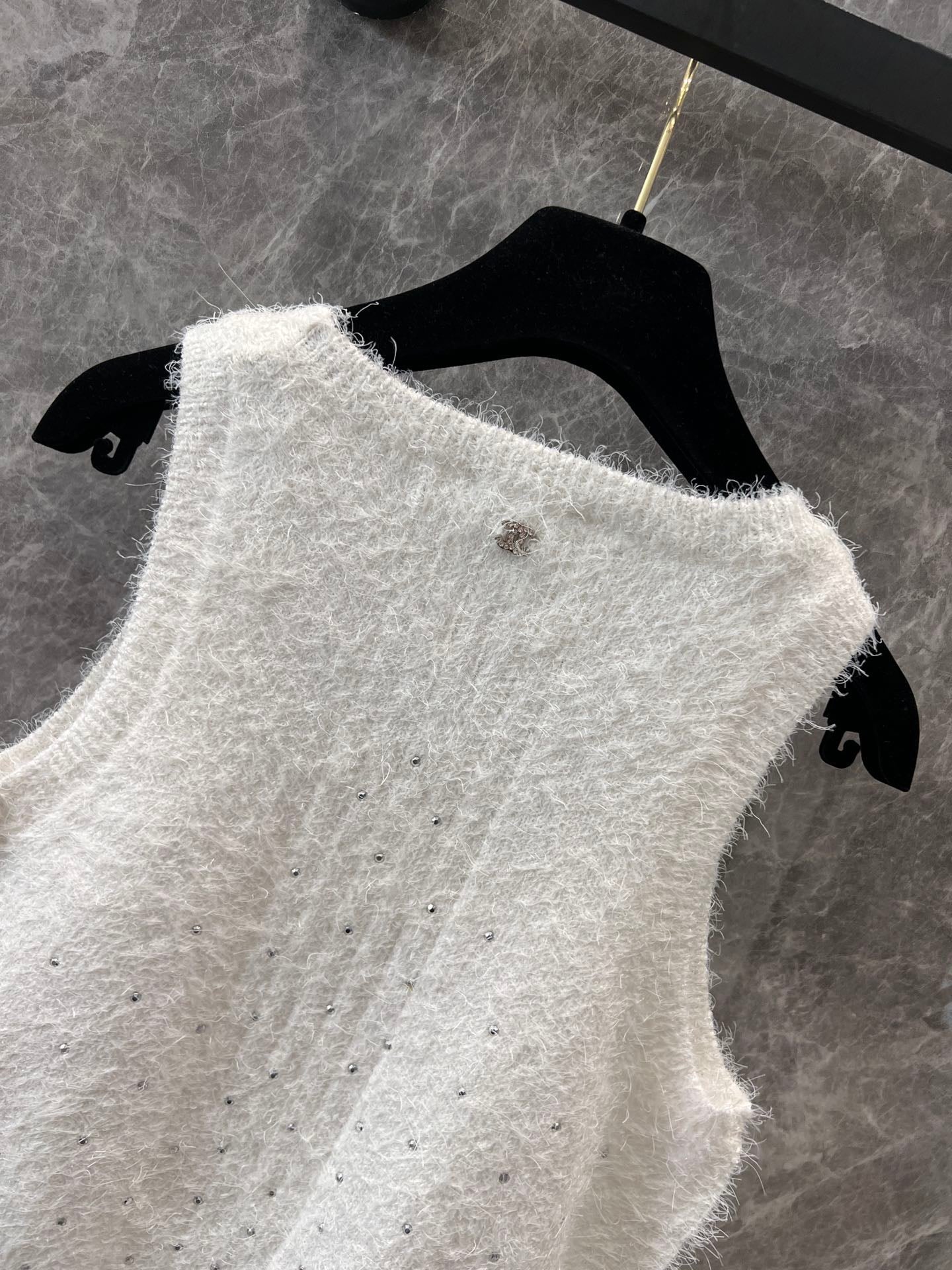 25ss watercolor white feathers stitched backbone