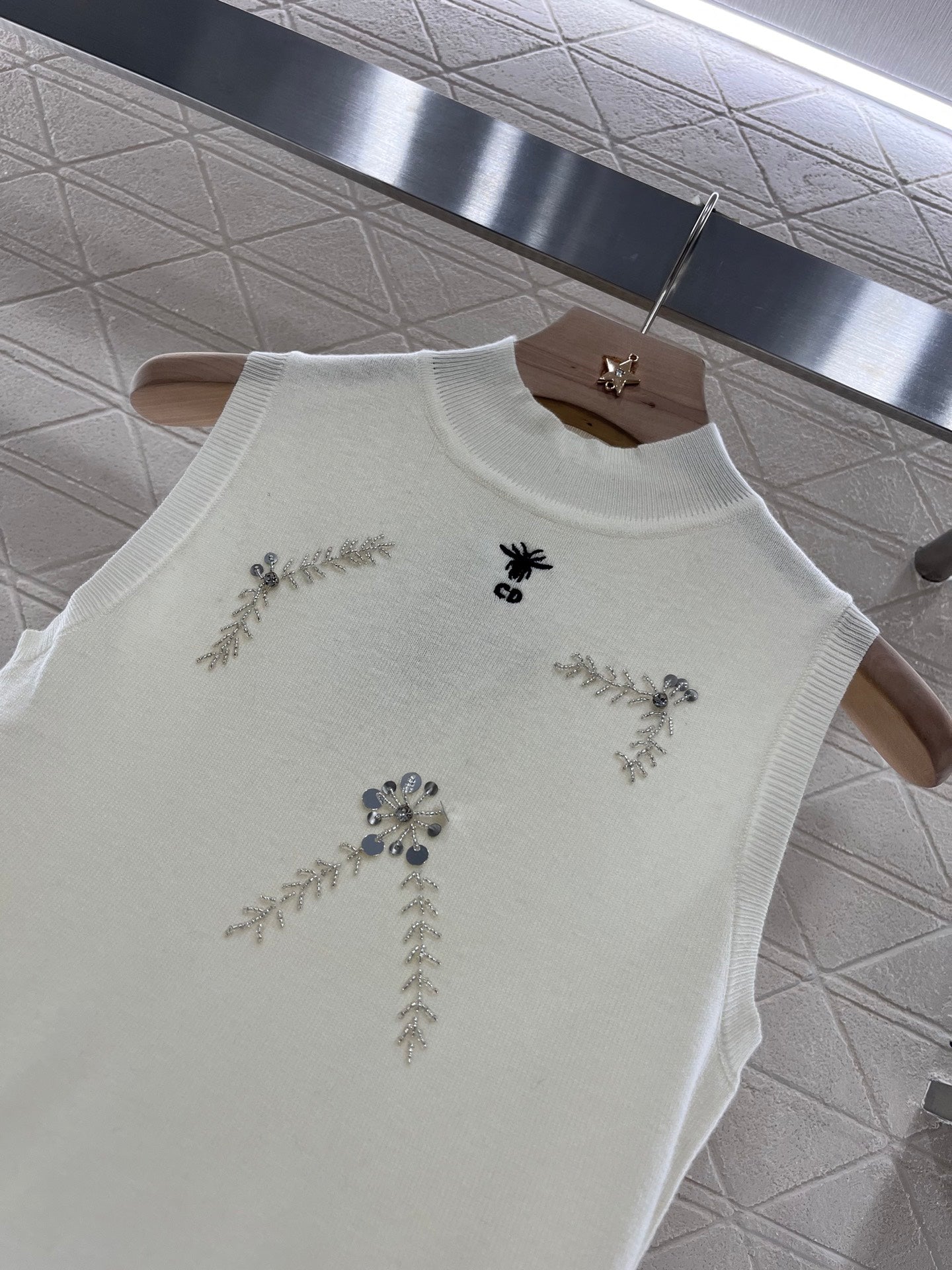 25ss Standing pins and pearls