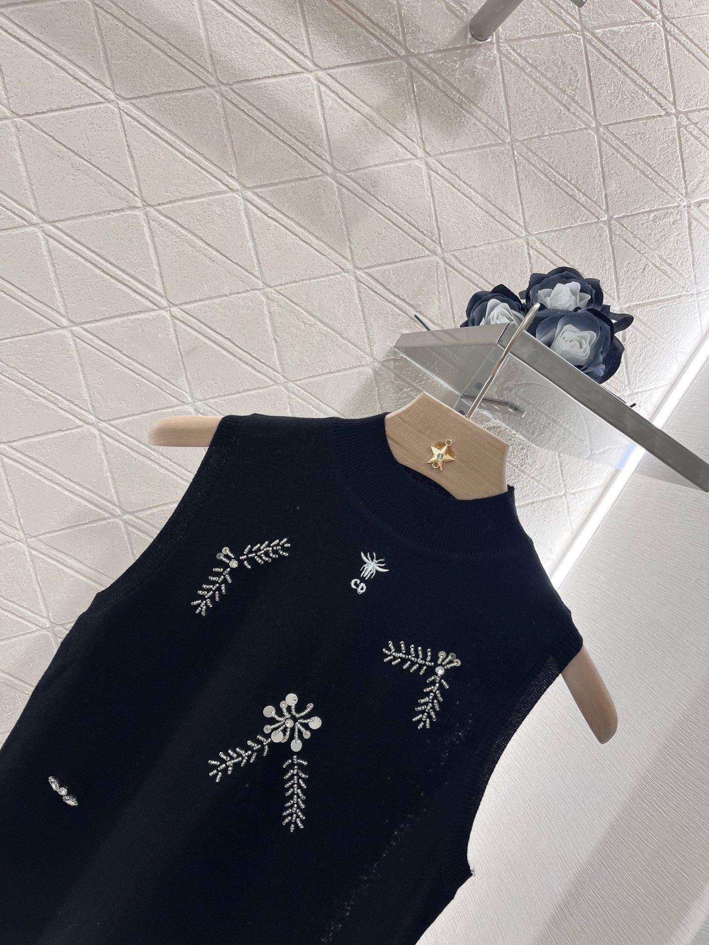 25ss Standing pins and pearls