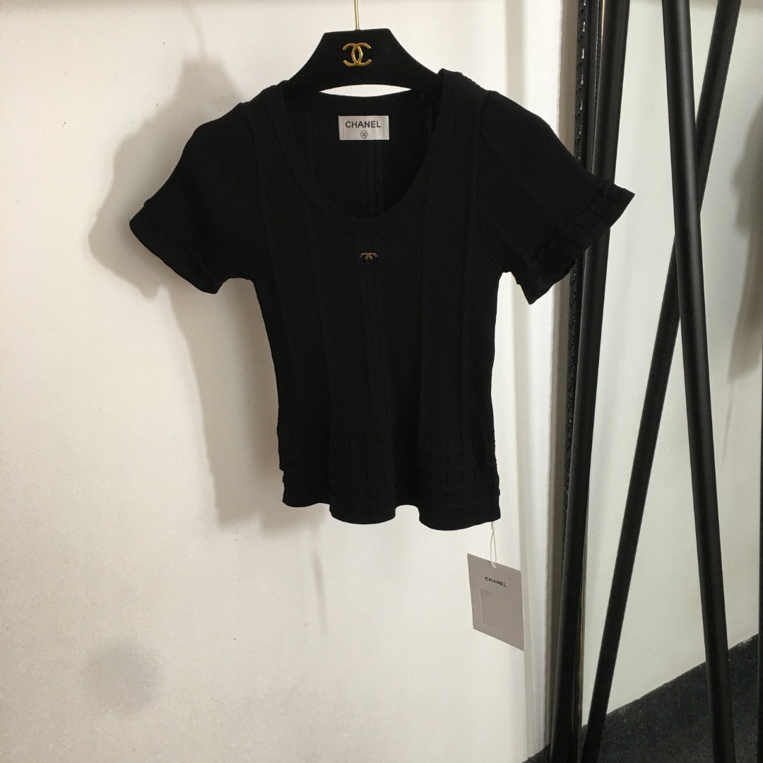 Slim Fit V-Neck Short Sleeve Knit Top