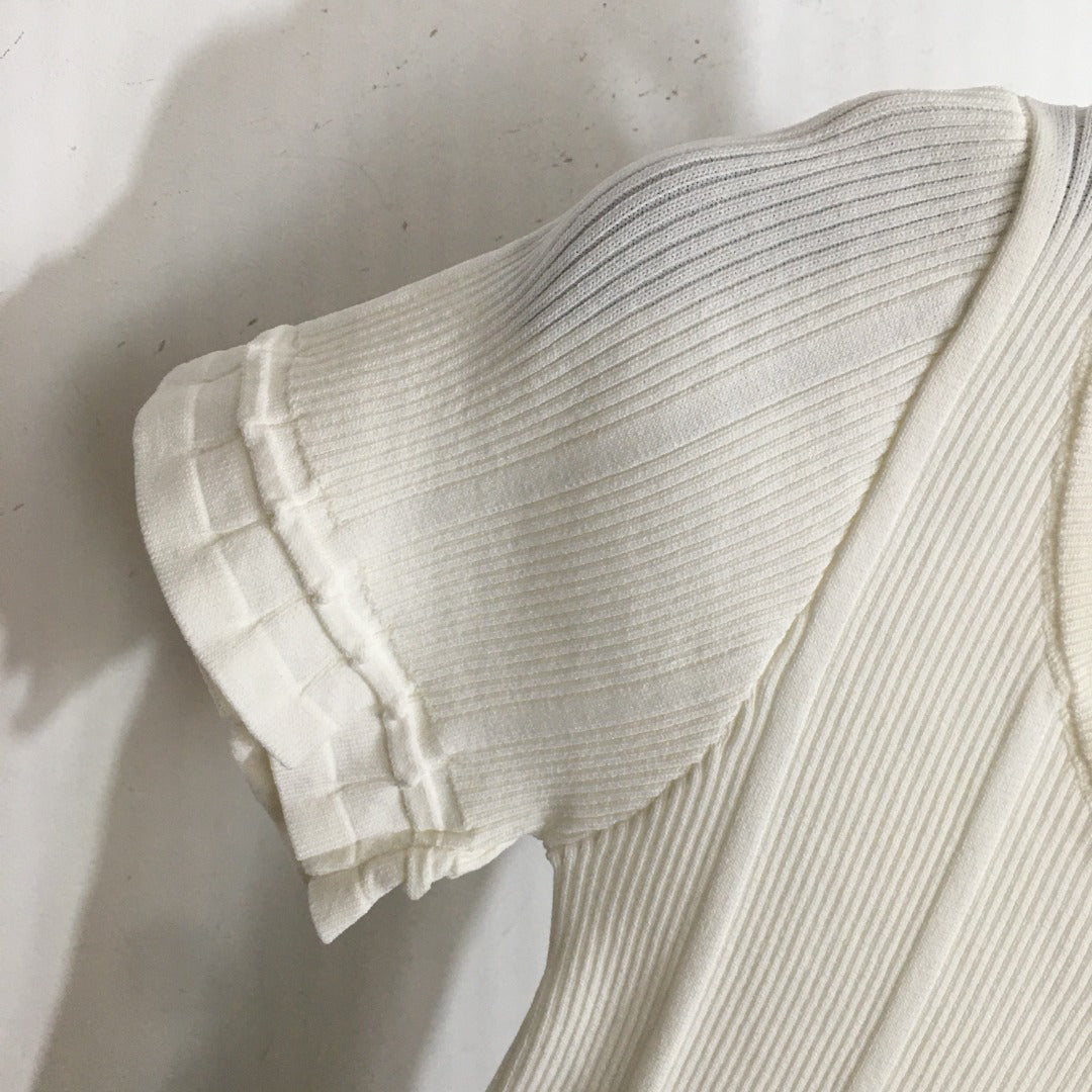 Slim Fit V-Neck Short Sleeve Knit Top