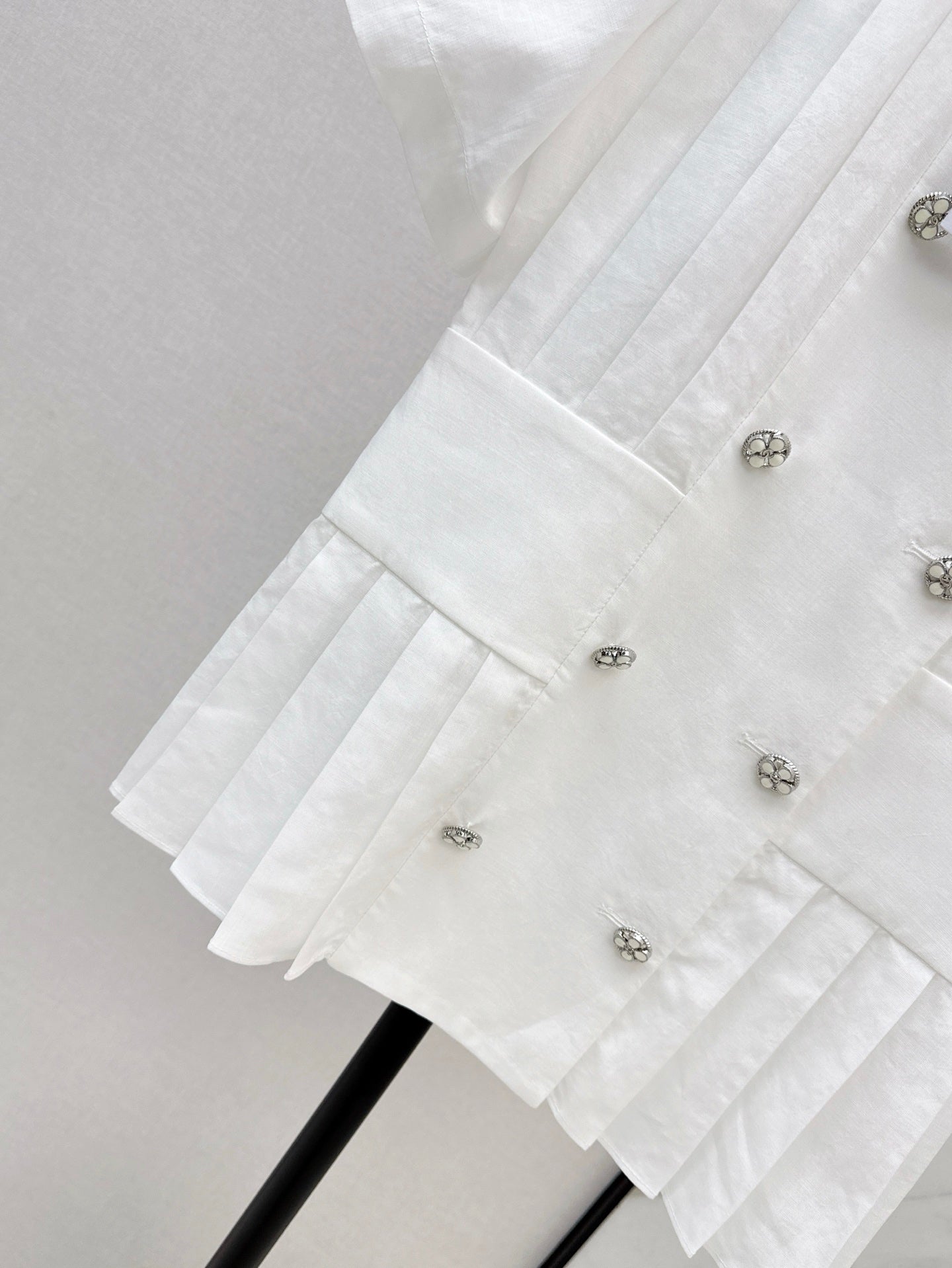 25 Spring and Summer Latest Pleated Waist Temperament Commuter Shirt