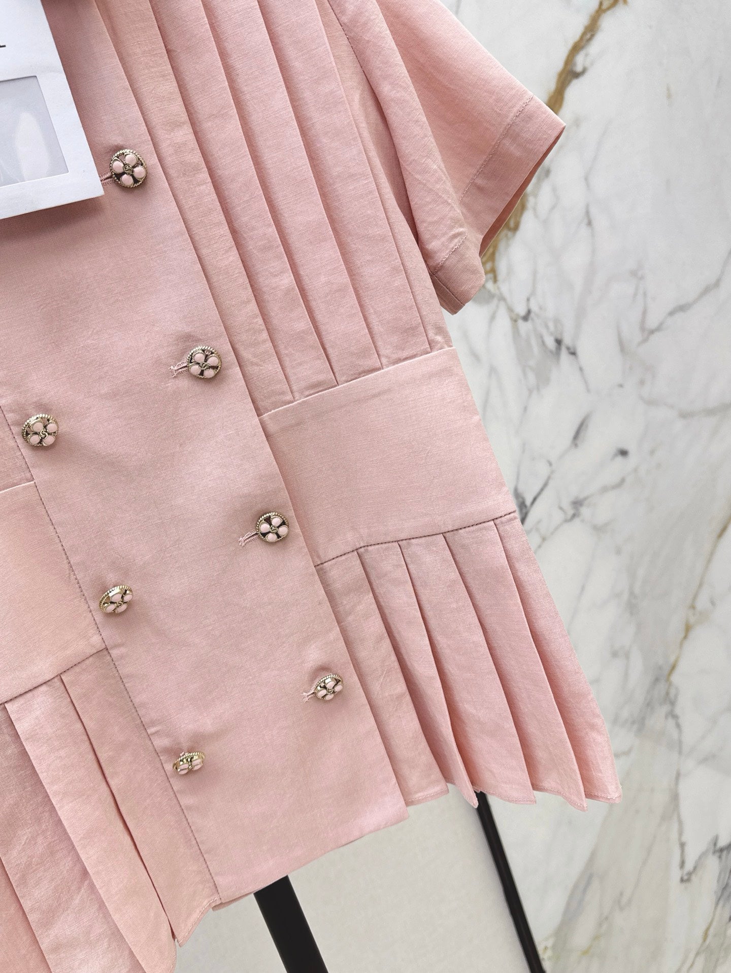 25 Spring and Summer Latest Pleated Waist Temperament Commuter Shirt