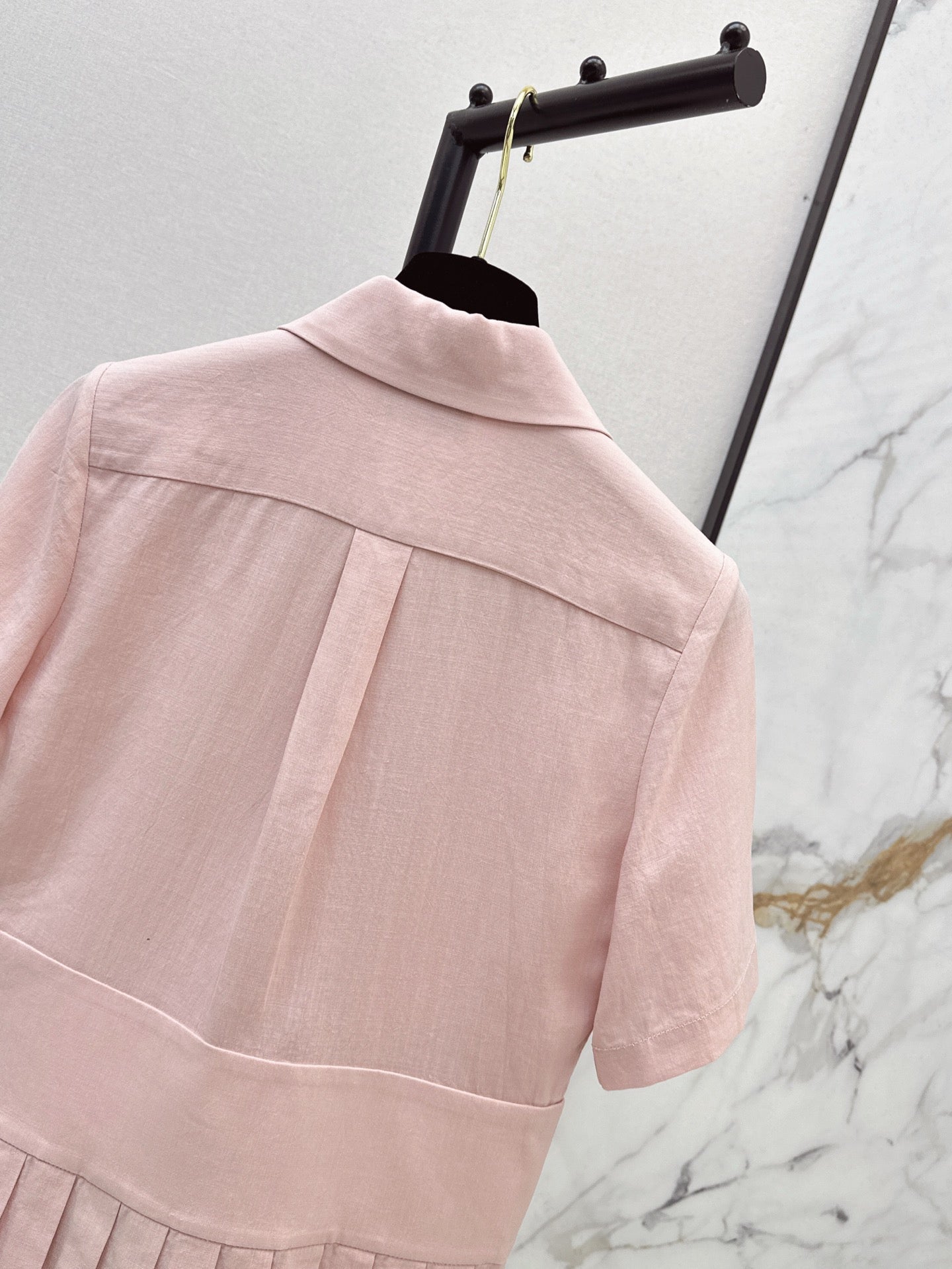25 Spring and Summer Latest Pleated Waist Temperament Commuter Shirt