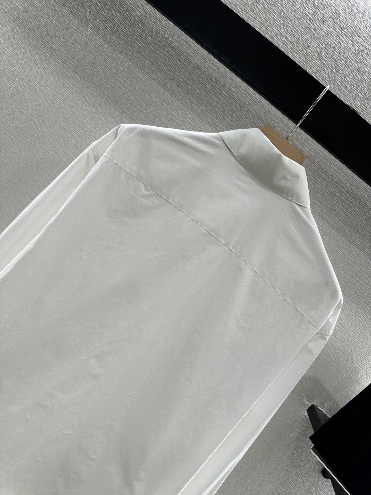 L 25 Irregular Leather Tag Shirt