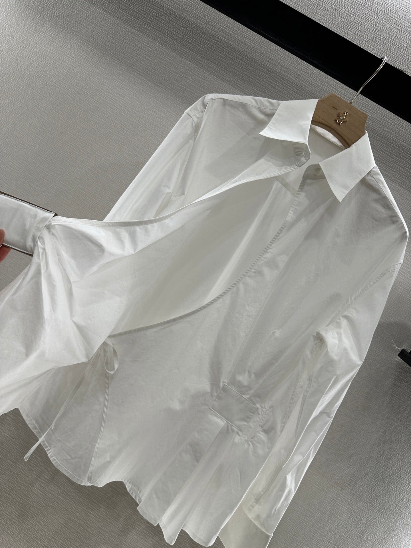 L 25 Irregular Leather Tag Shirt