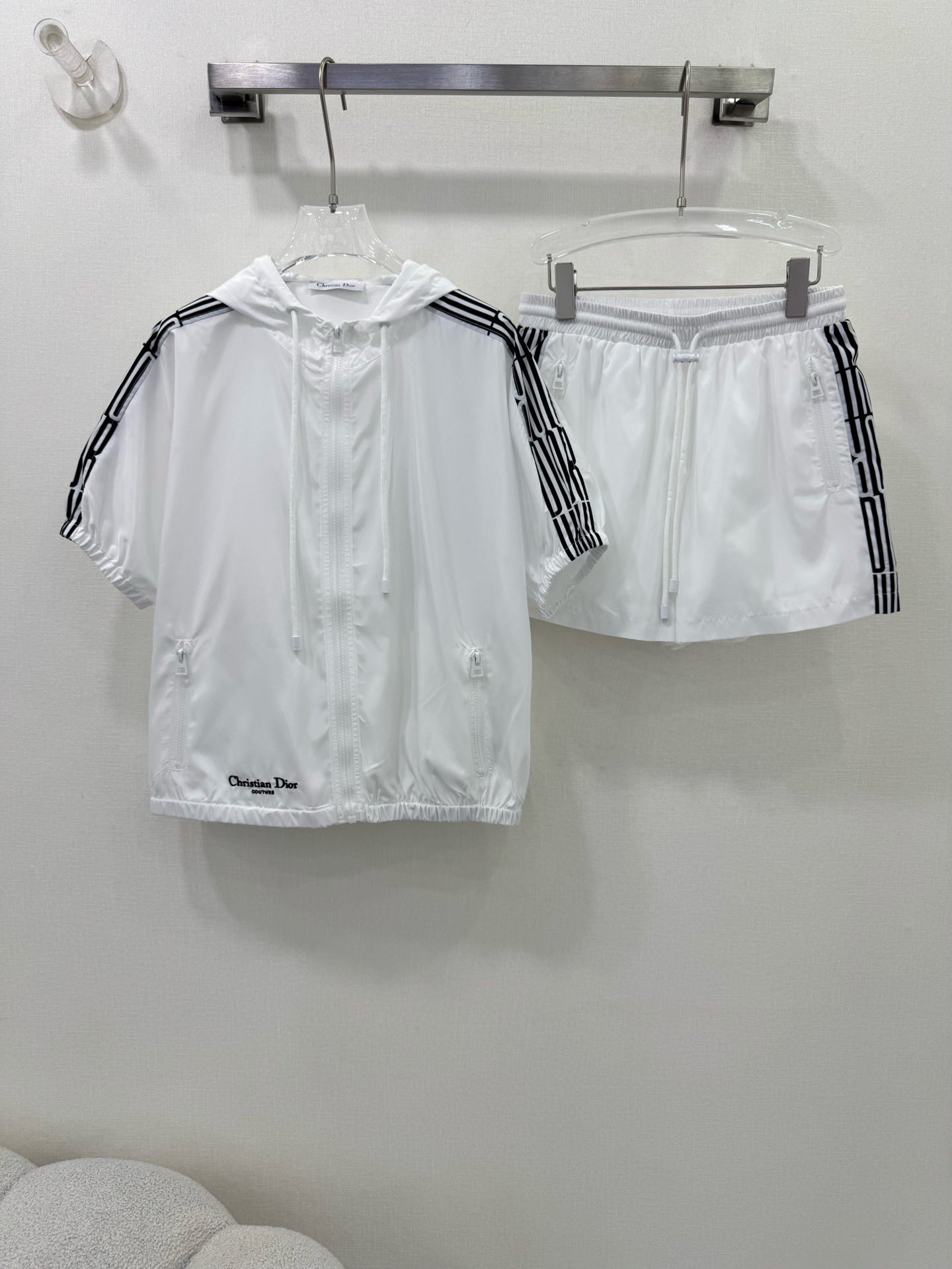 D 25 Spring/Summer Short Sleeve Zipper Hooded Jacket + Shorts Set
