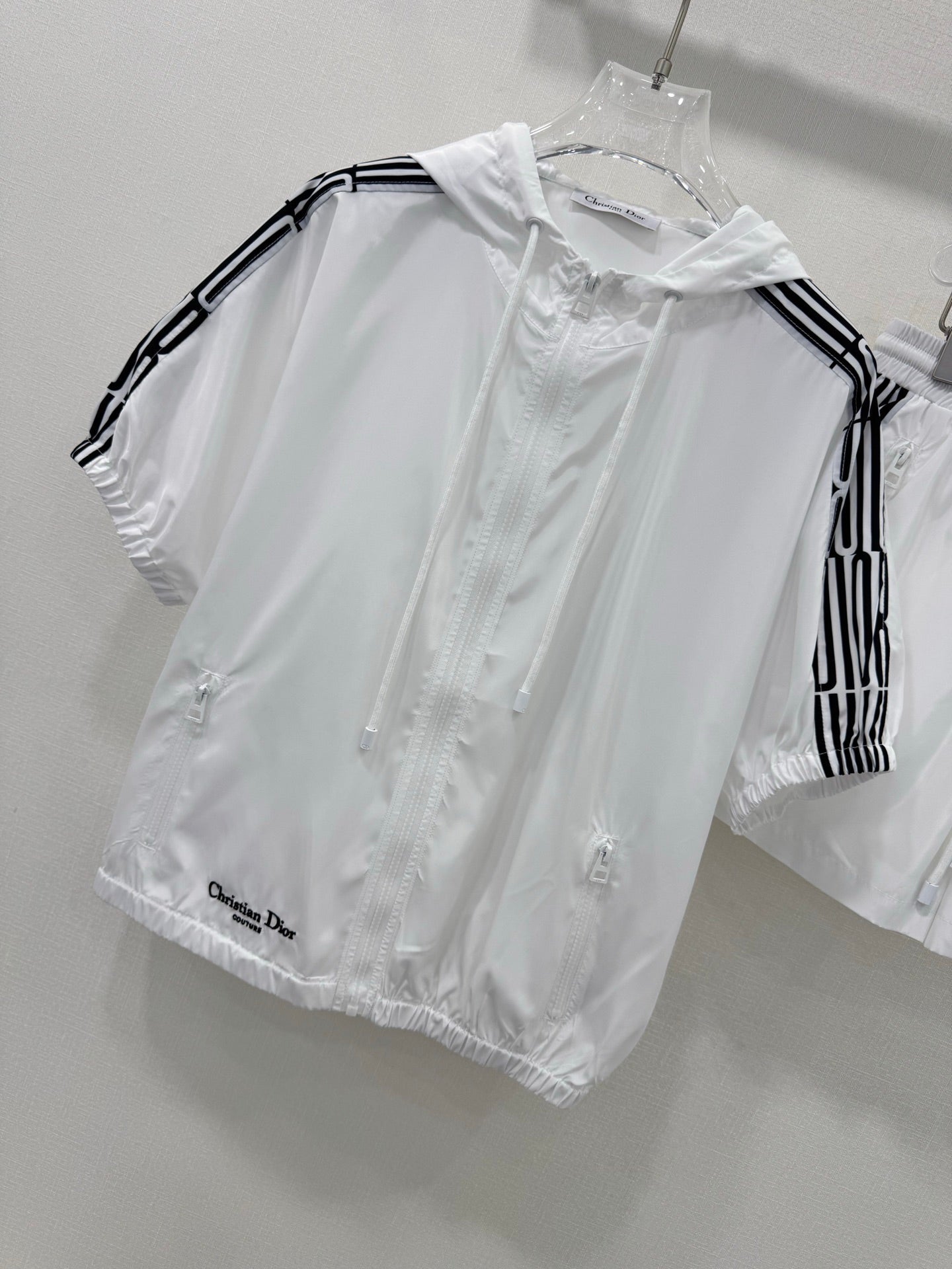 D 25 Spring/Summer Short Sleeve Zipper Hooded Jacket + Shorts Set