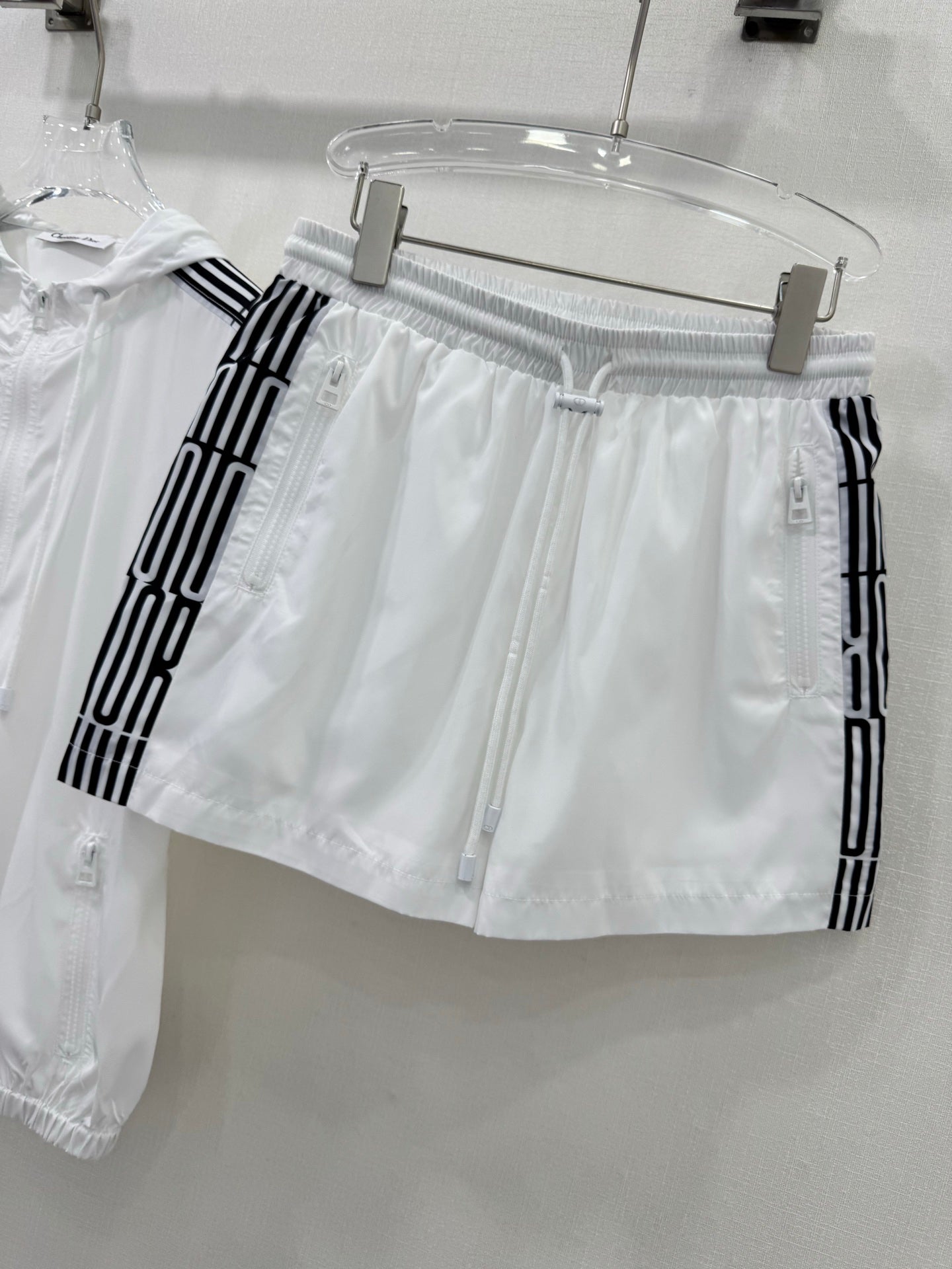 D 25 Spring/Summer Short Sleeve Zipper Hooded Jacket + Shorts Set