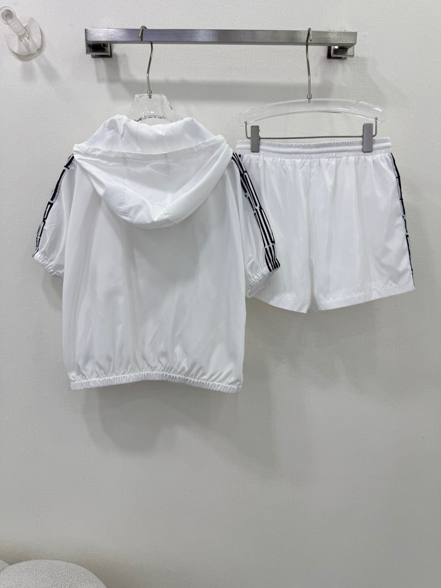 D 25 Spring/Summer Short Sleeve Zipper Hooded Jacket + Shorts Set