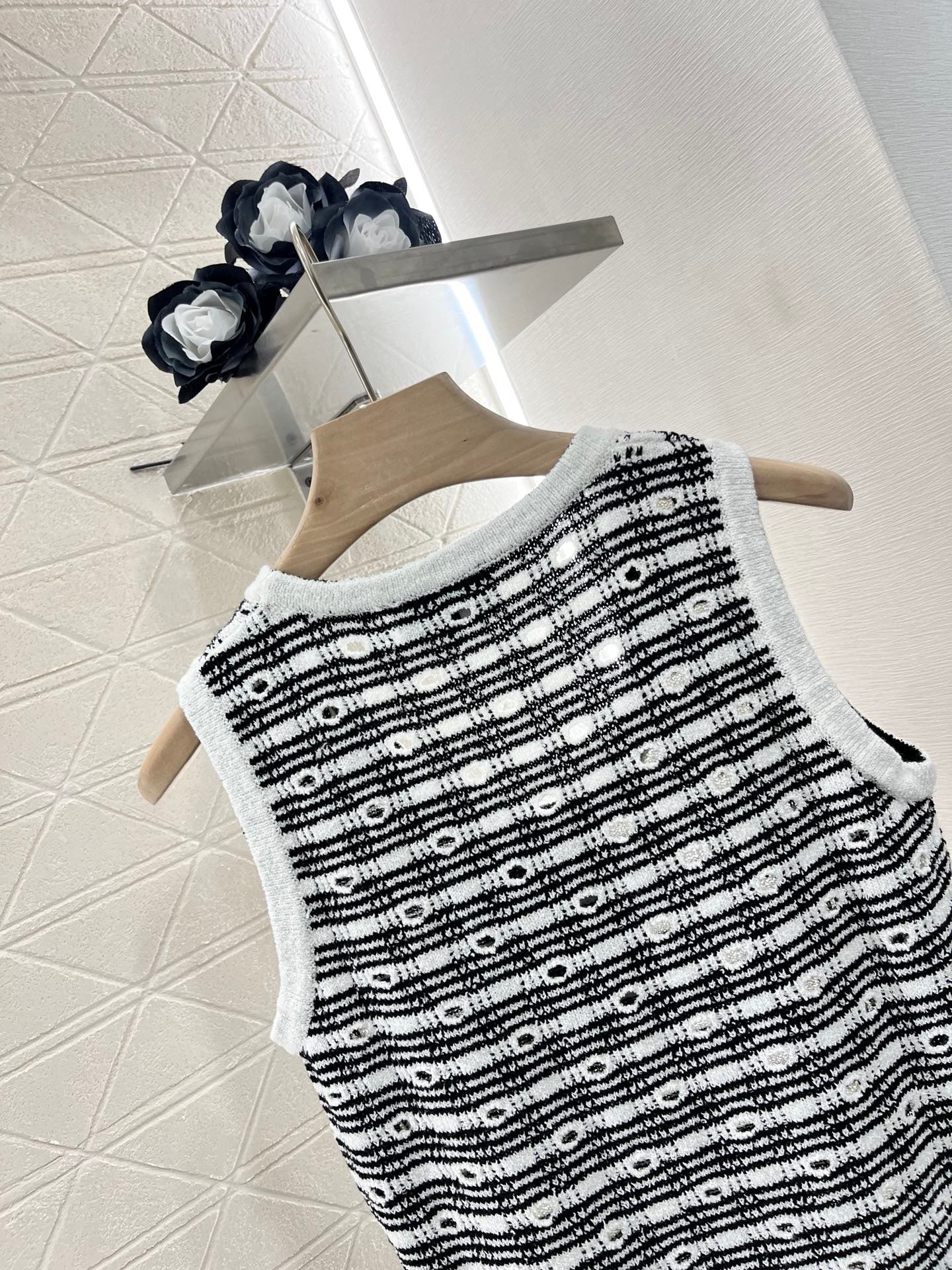 25ss Hollow knit vest