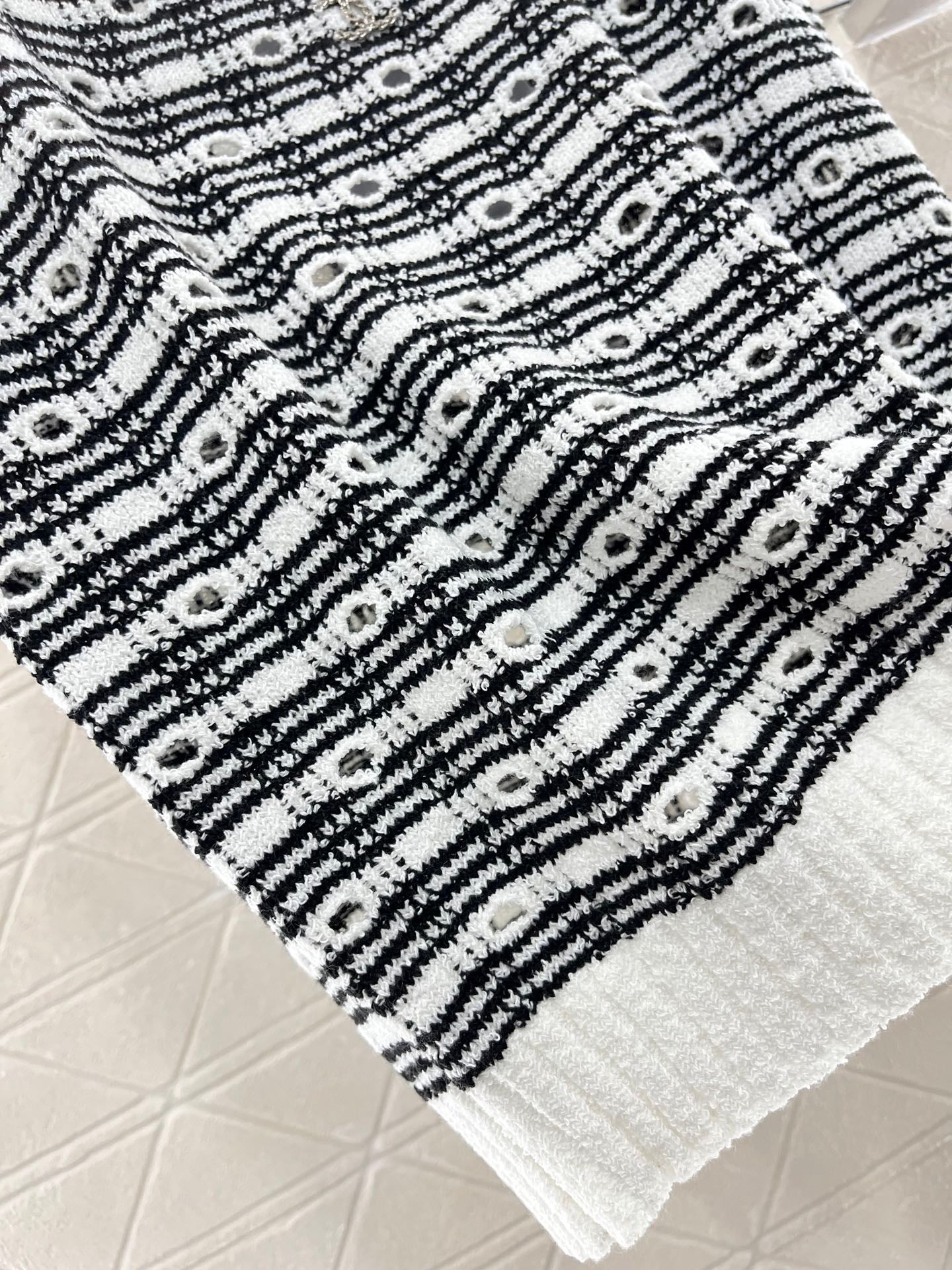 25ss Hollow knit vest