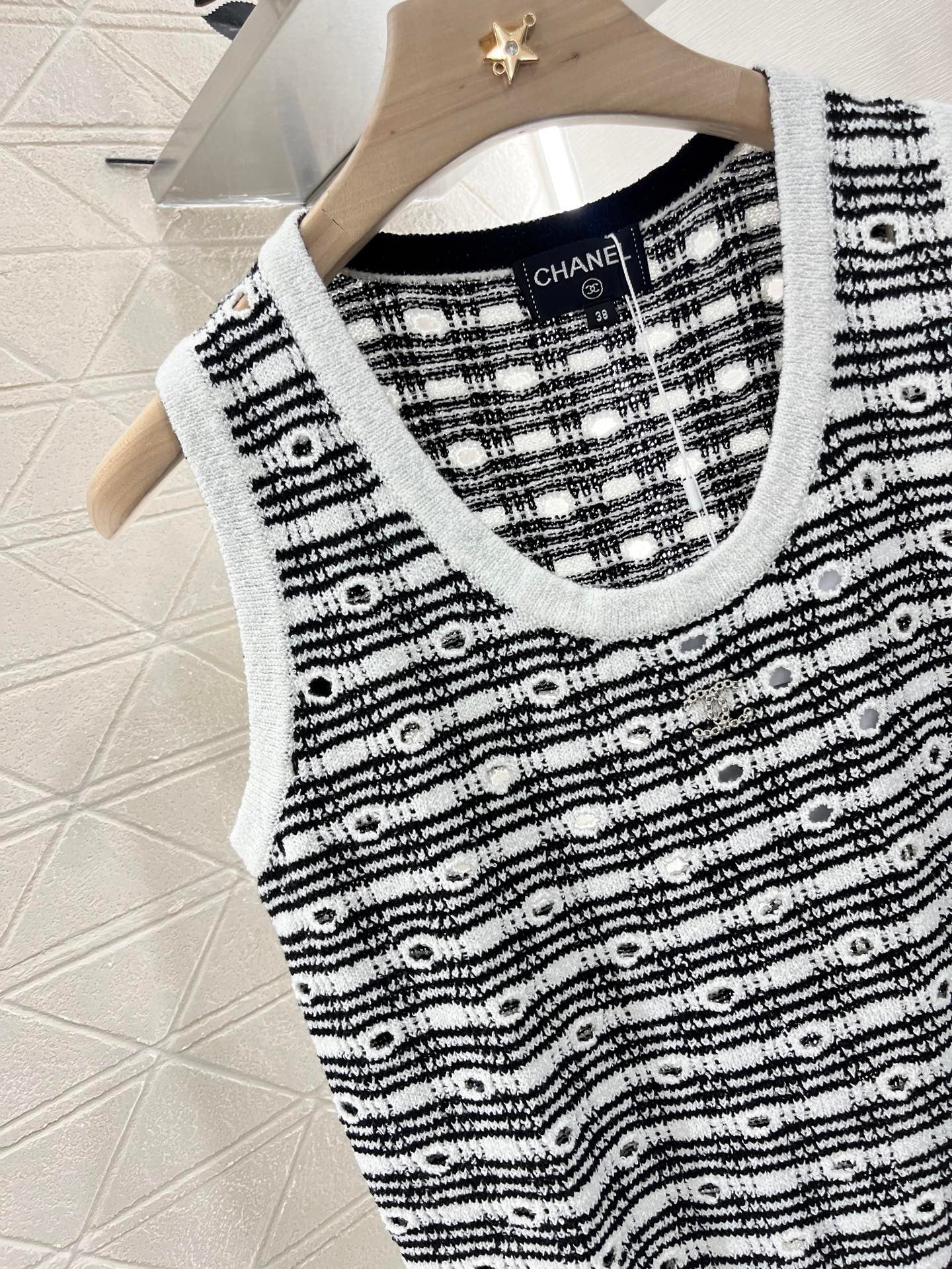 25ss Hollow knit vest