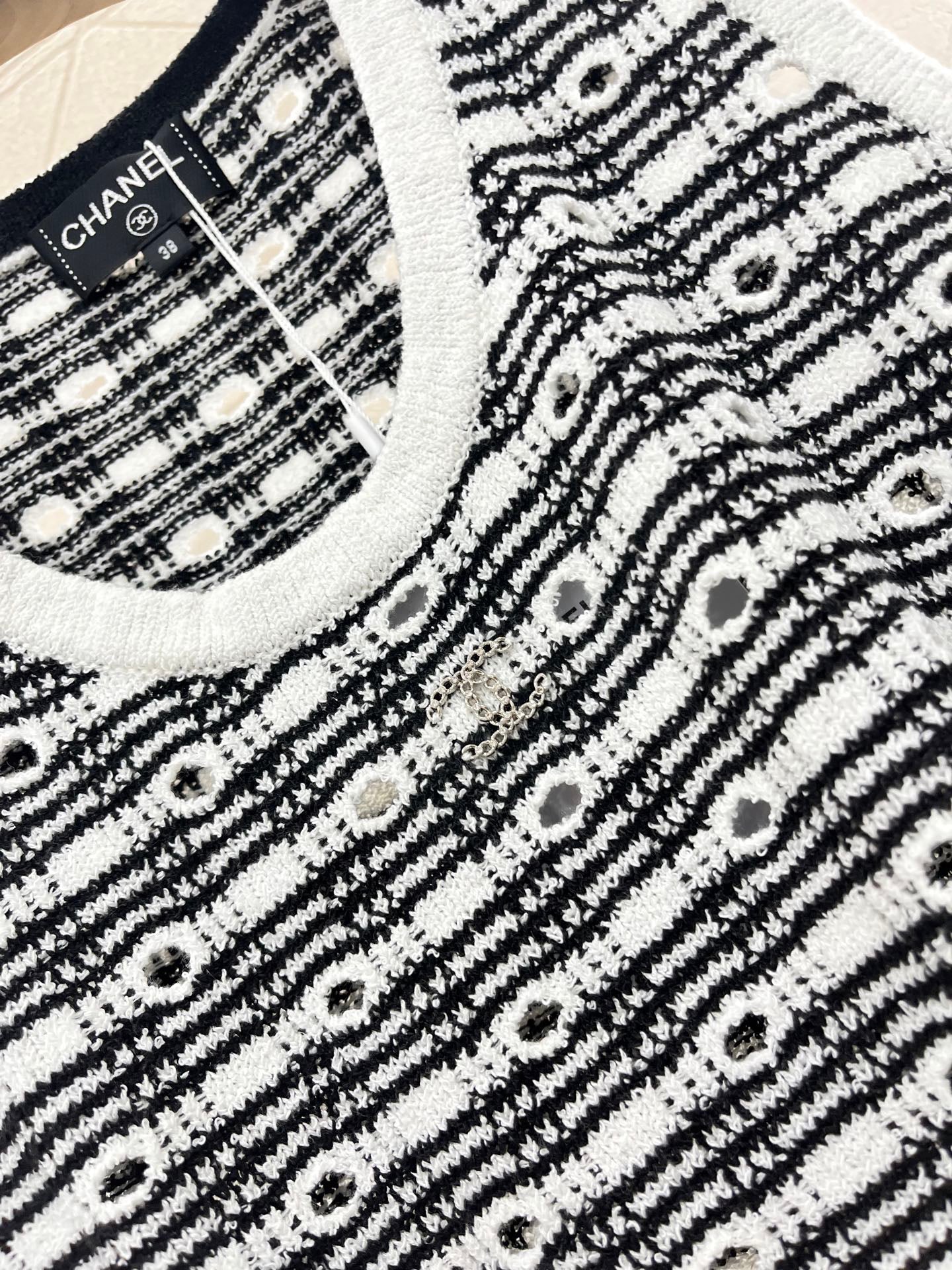 25ss Hollow knit vest